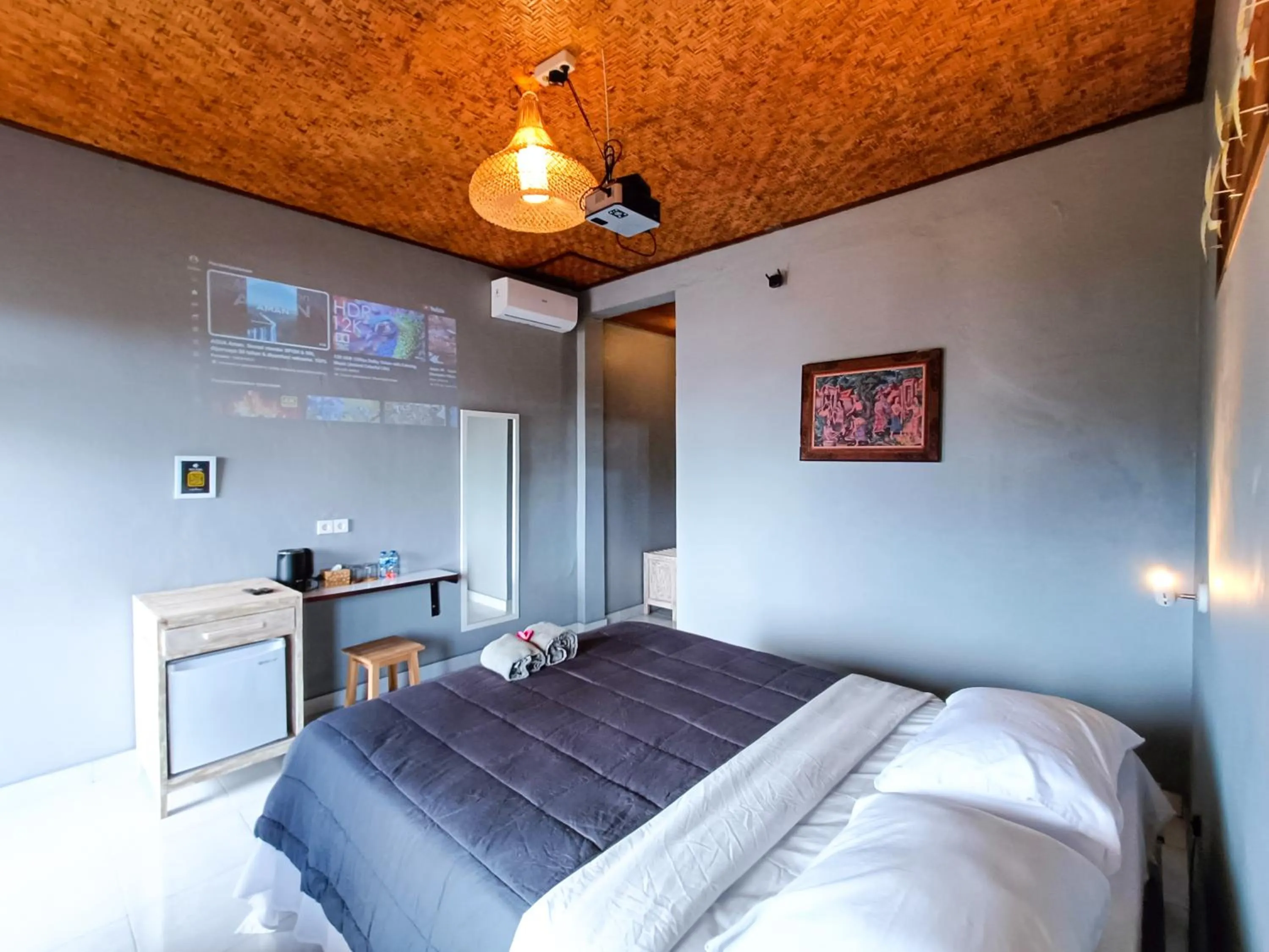 Bed in Nobody Inn Bali at Arya guest house