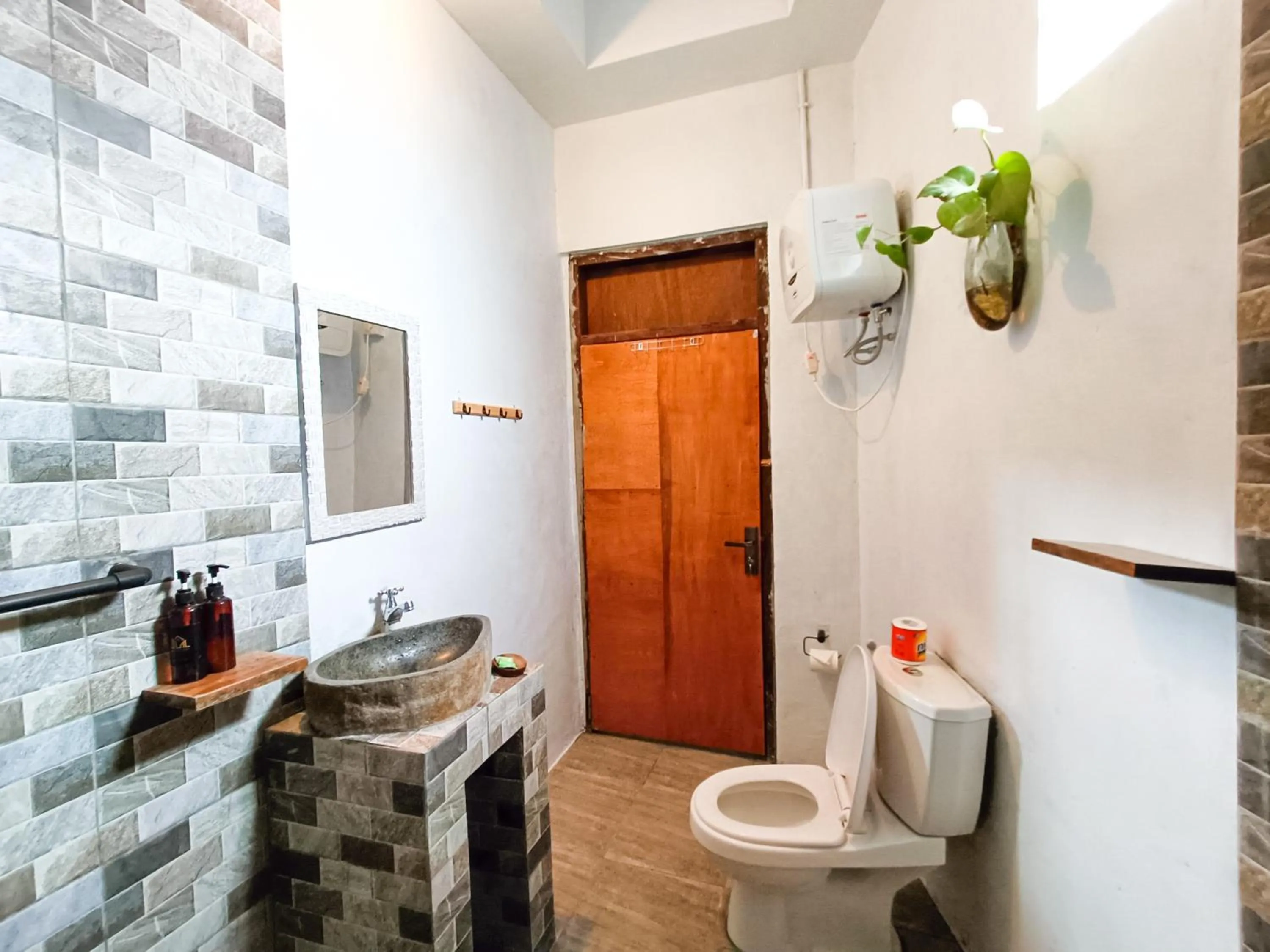 Shower in Nobody Inn Bali at Arya guest house