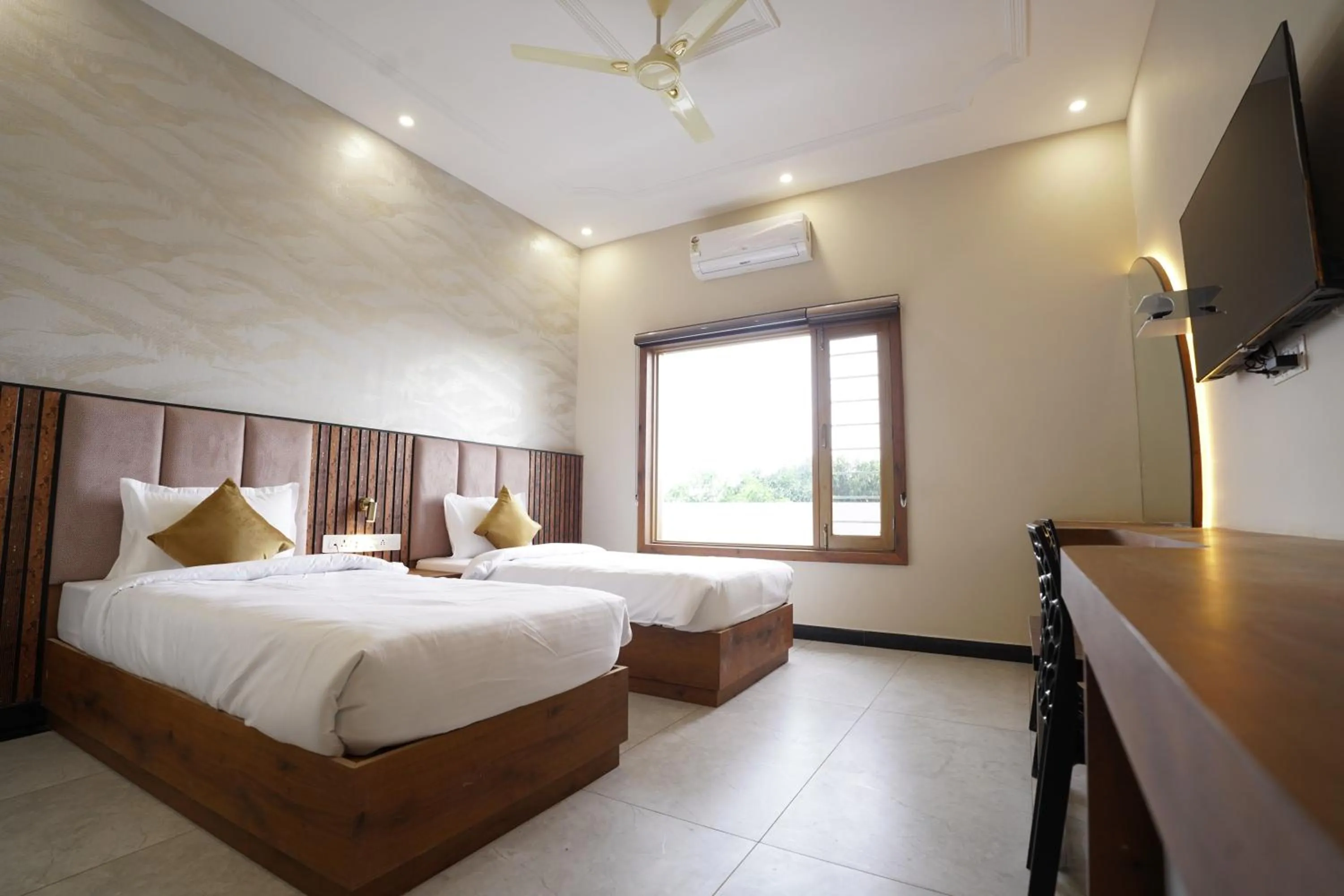 Photo of the whole room, Bed in Dreamy Desert Hotel