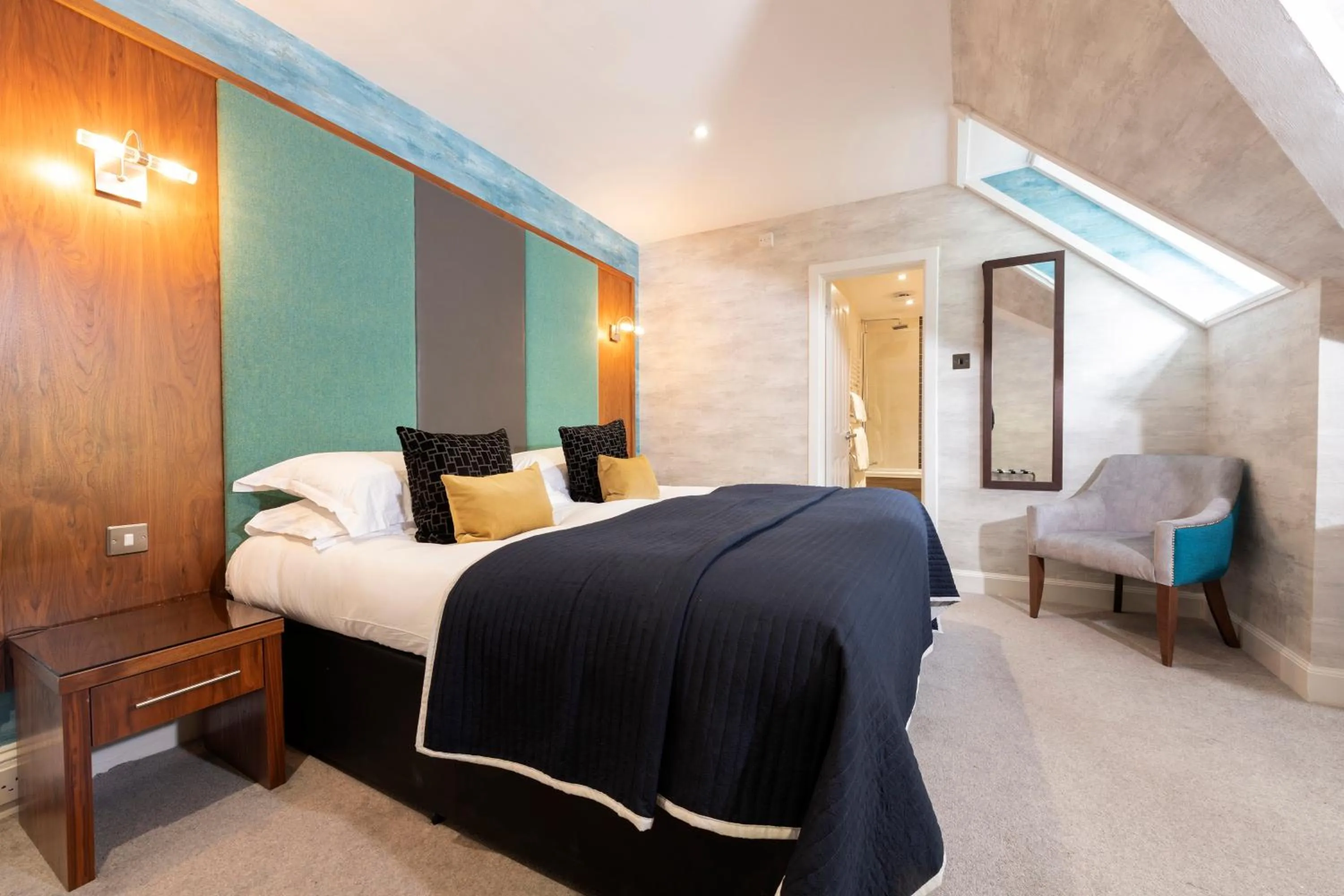 Photo of the whole room, Bed in Duisdale House Hotel