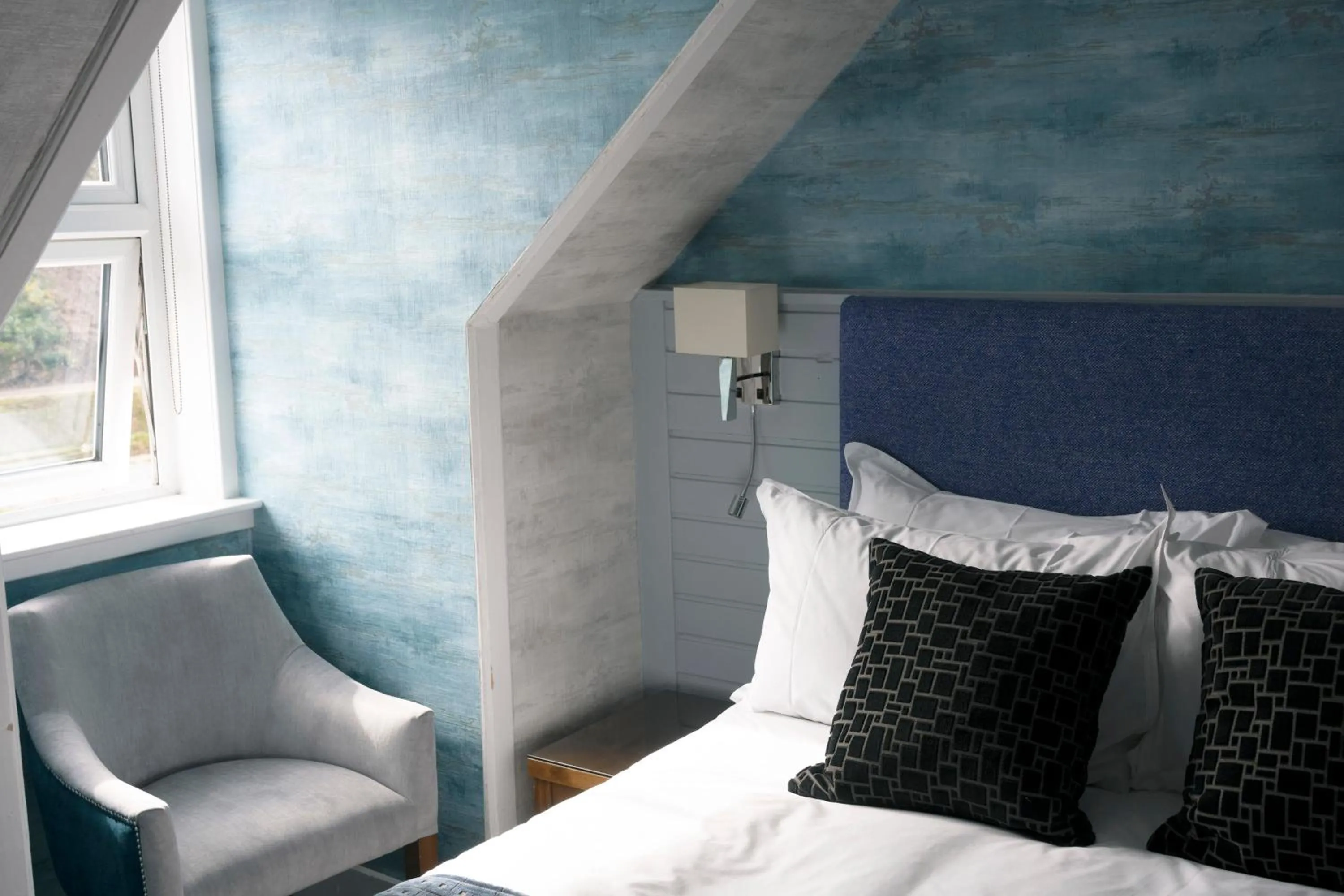 Bedroom, Bed in Duisdale House Hotel