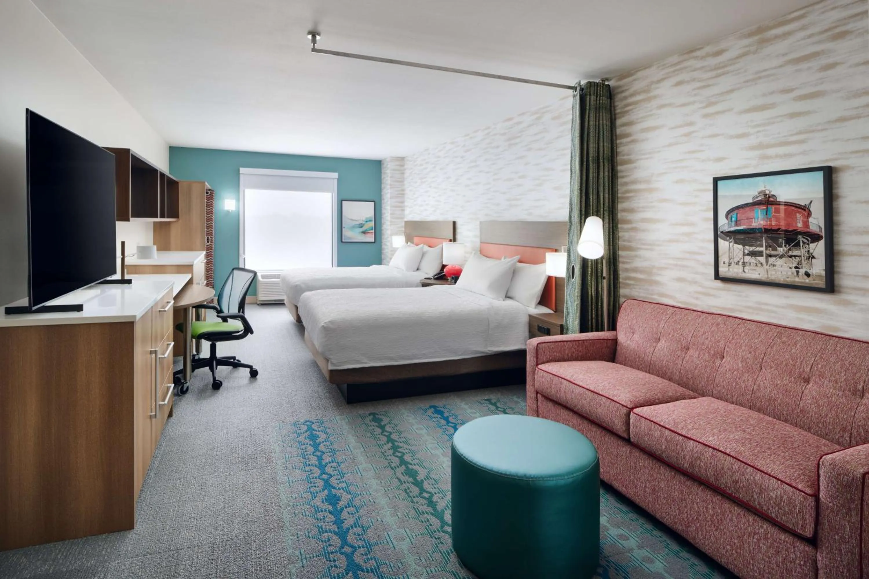 Living room, Bed in Home2 Suites By Hilton Towson