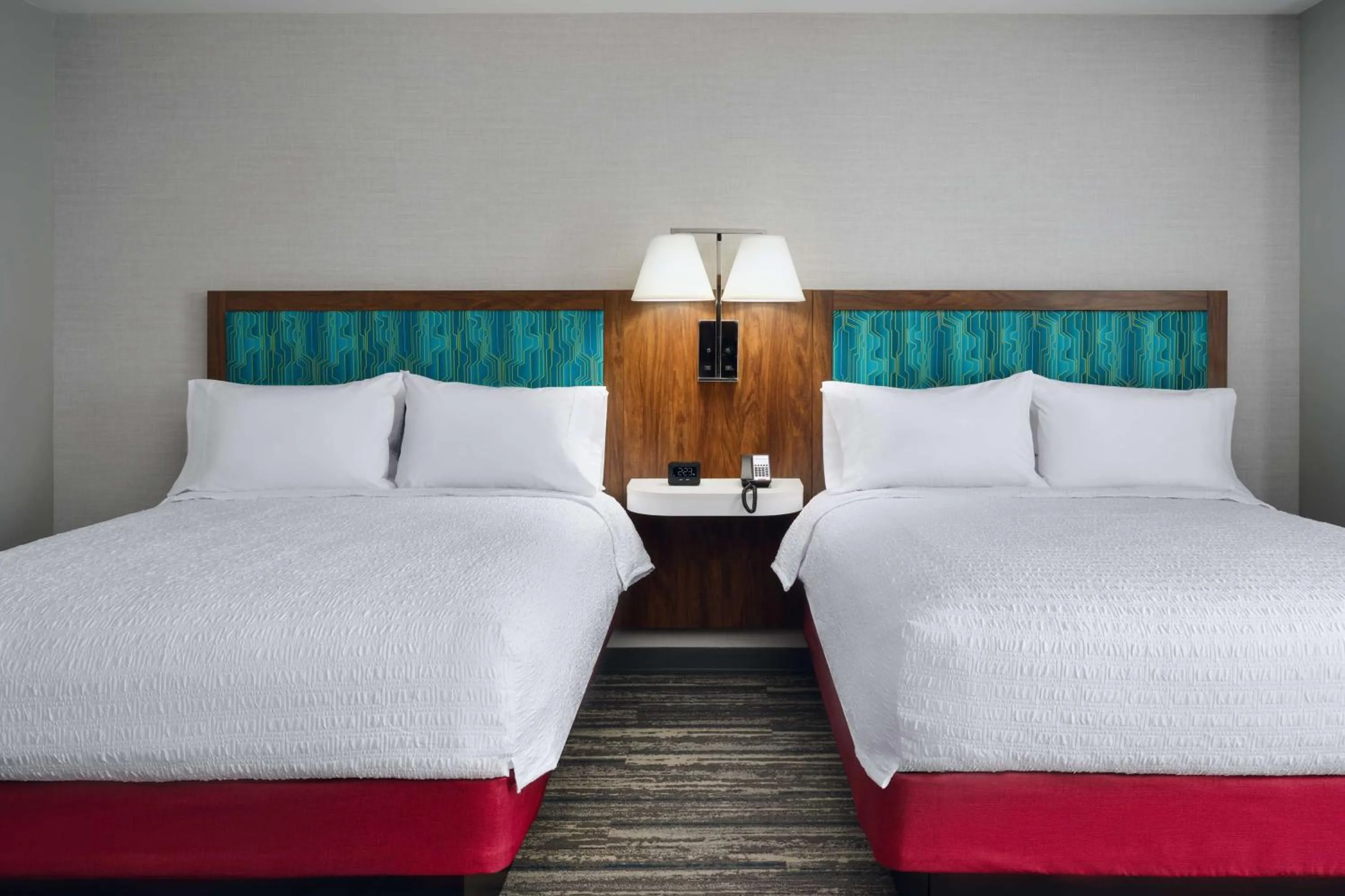 Photo of the whole room, Bed in Hampton Inn Towson Downtown