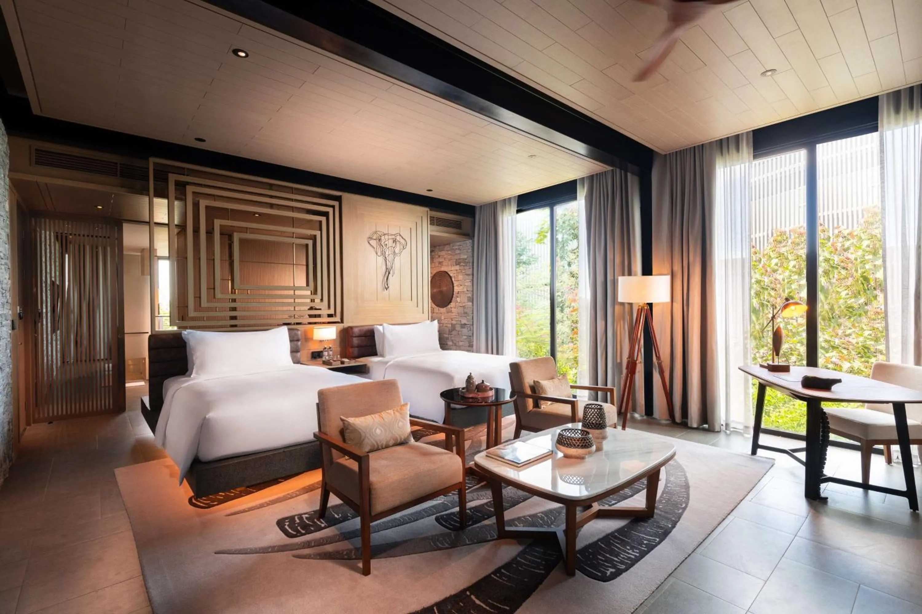 Living room, Bed in Hilton Yala Resort