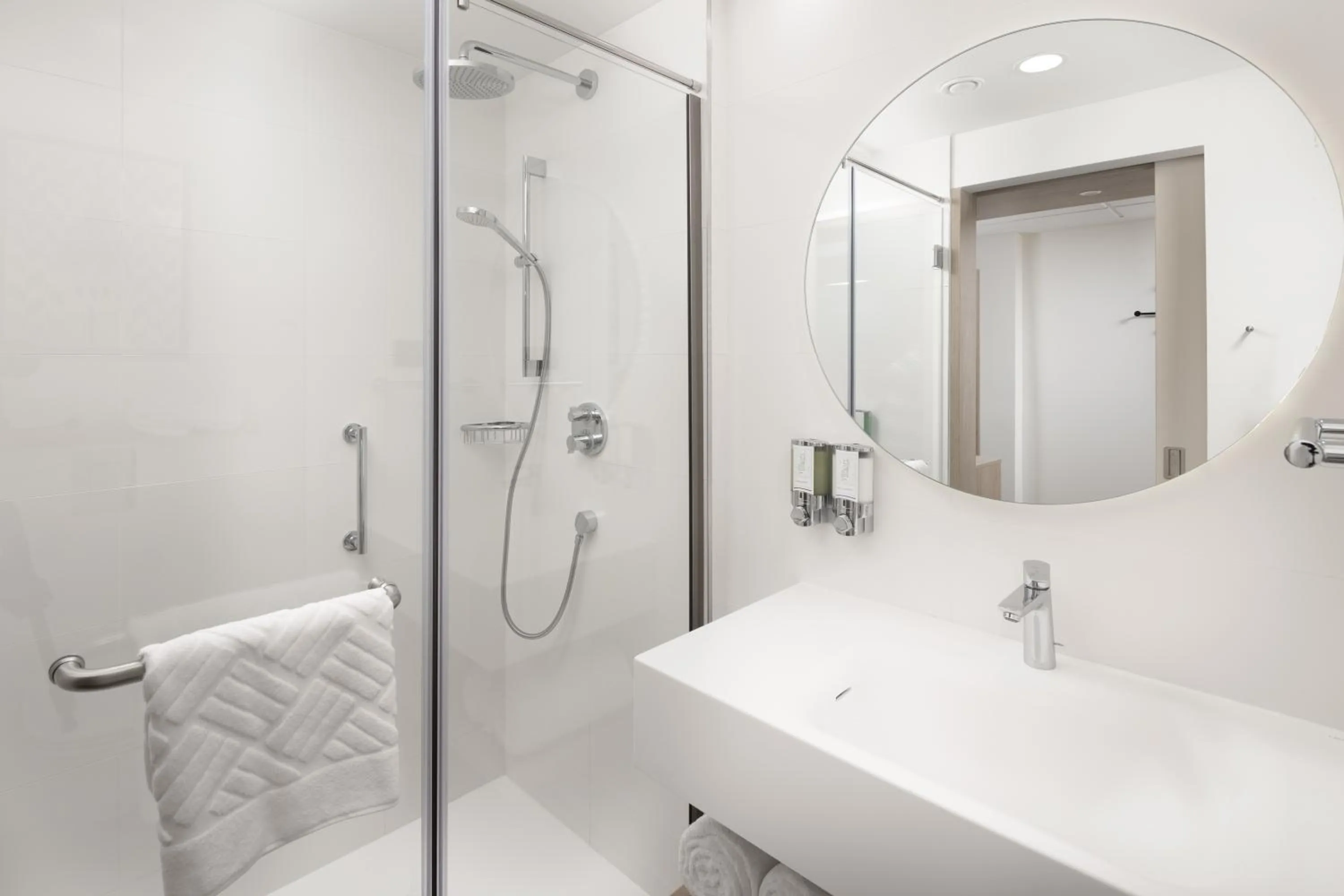 Shower in Hampton By Hilton Targu Mures