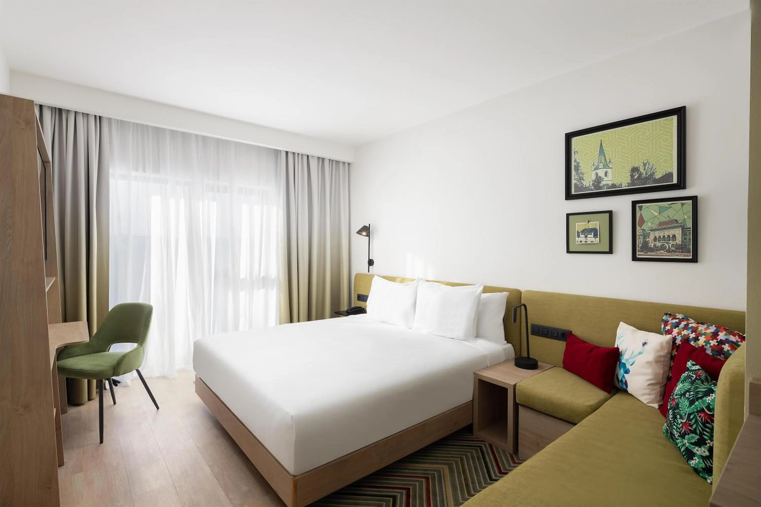 Living room, Bed in Hampton By Hilton Targu Mures