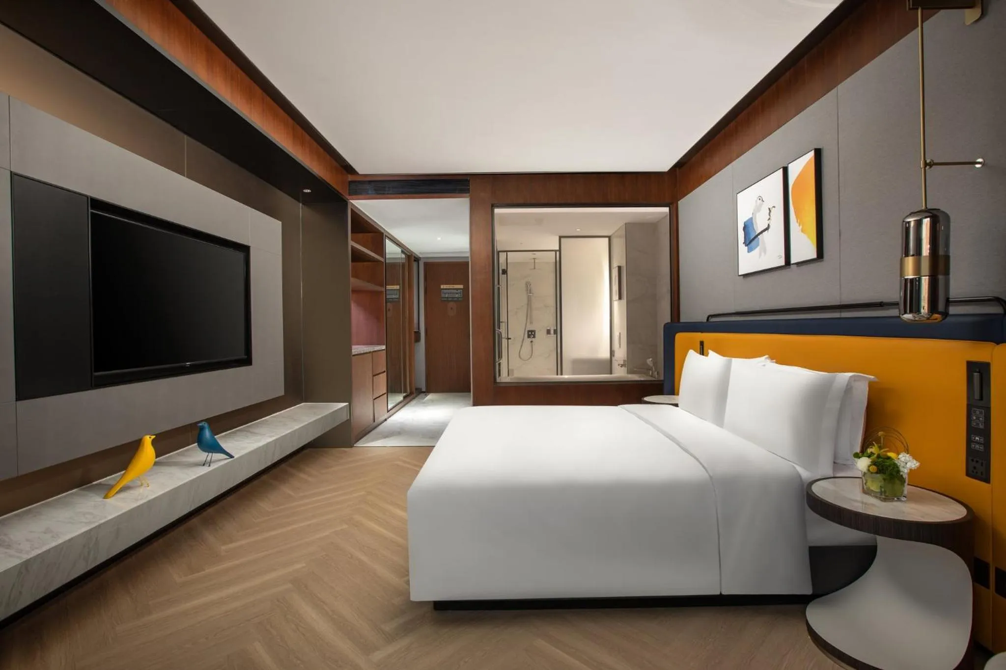 Photo of the whole room, Bed in voco Hefei Binhu by IHG