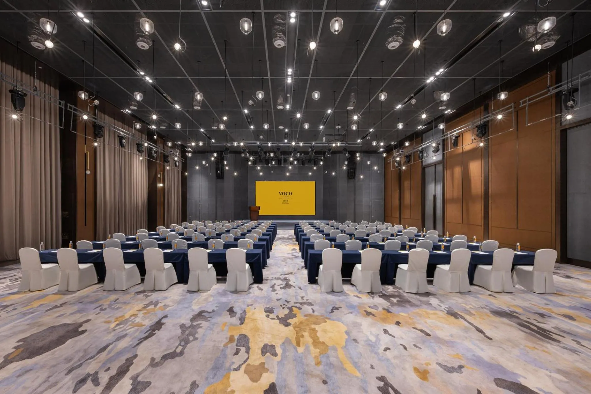 Meeting/conference room in voco Hefei Binhu by IHG