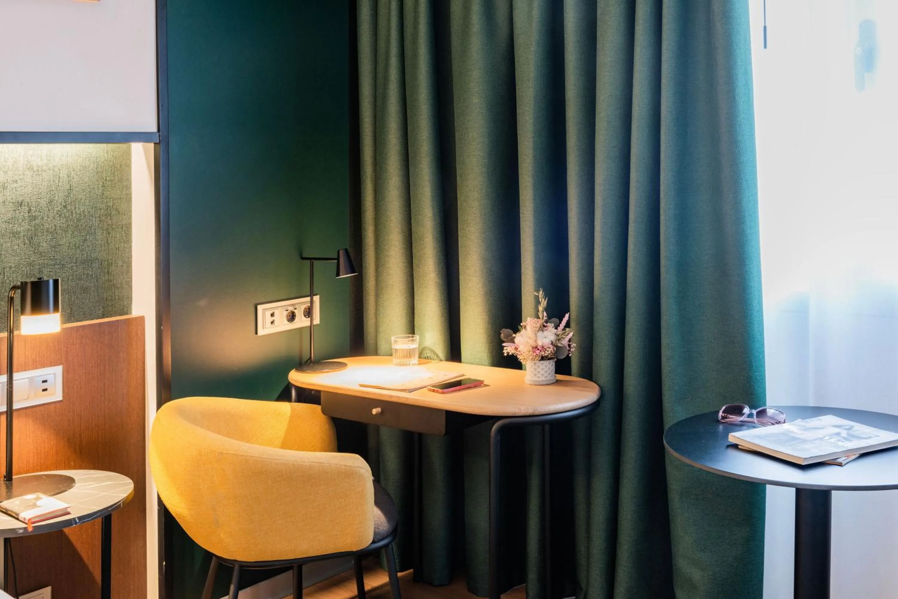 Photo of the whole room in Crowne Plaza Madrid - Centre Retiro by IHG