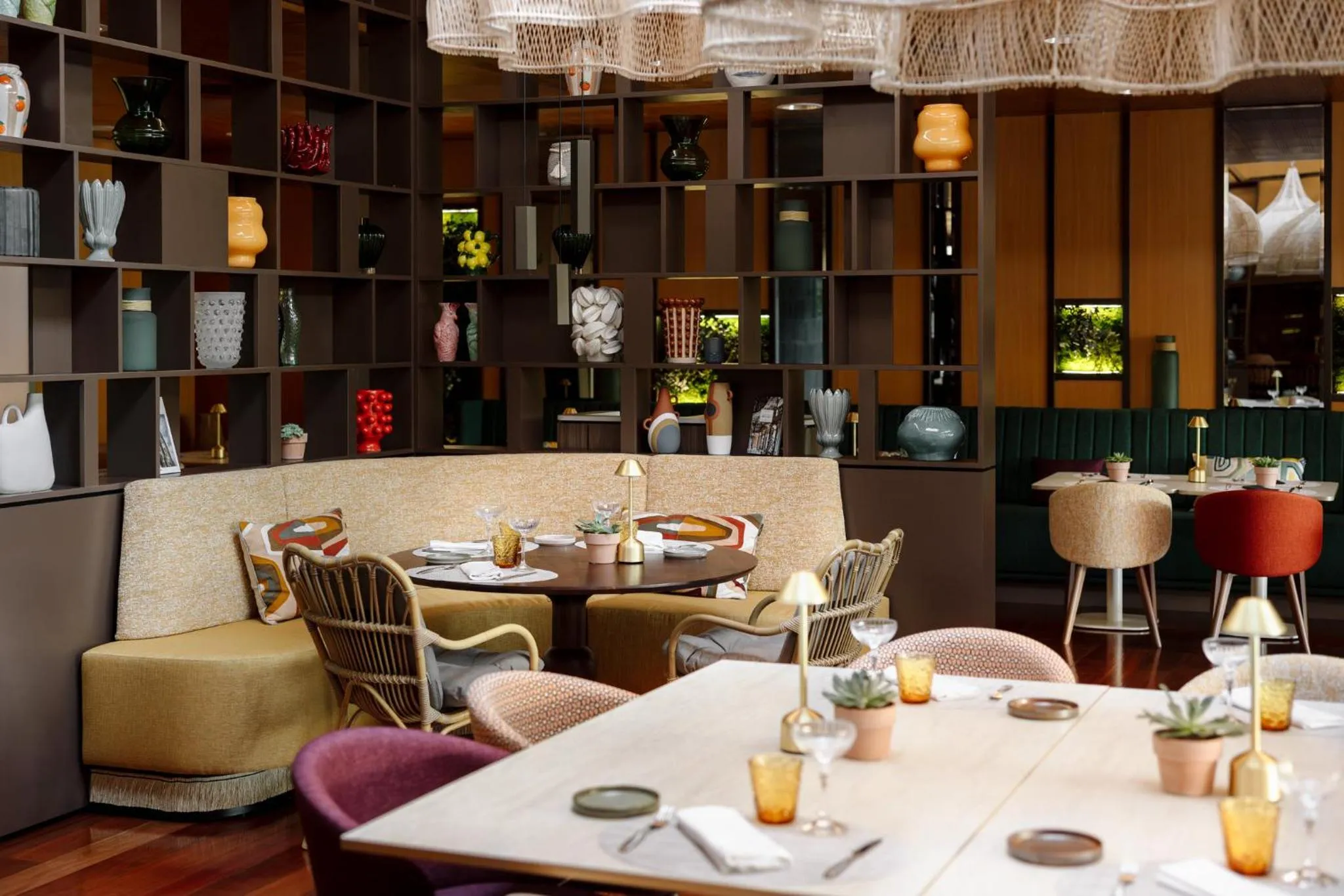 Restaurant/places to eat in Crowne Plaza Madrid - Centre Retiro by IHG