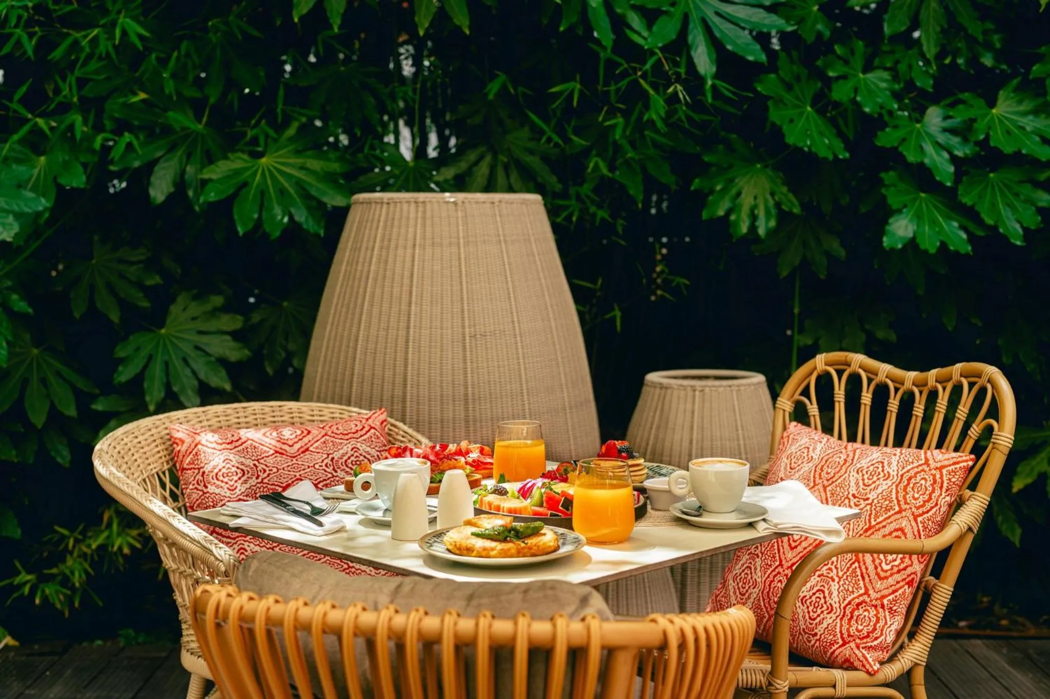 Restaurant/places to eat in Crowne Plaza Madrid - Centre Retiro by IHG