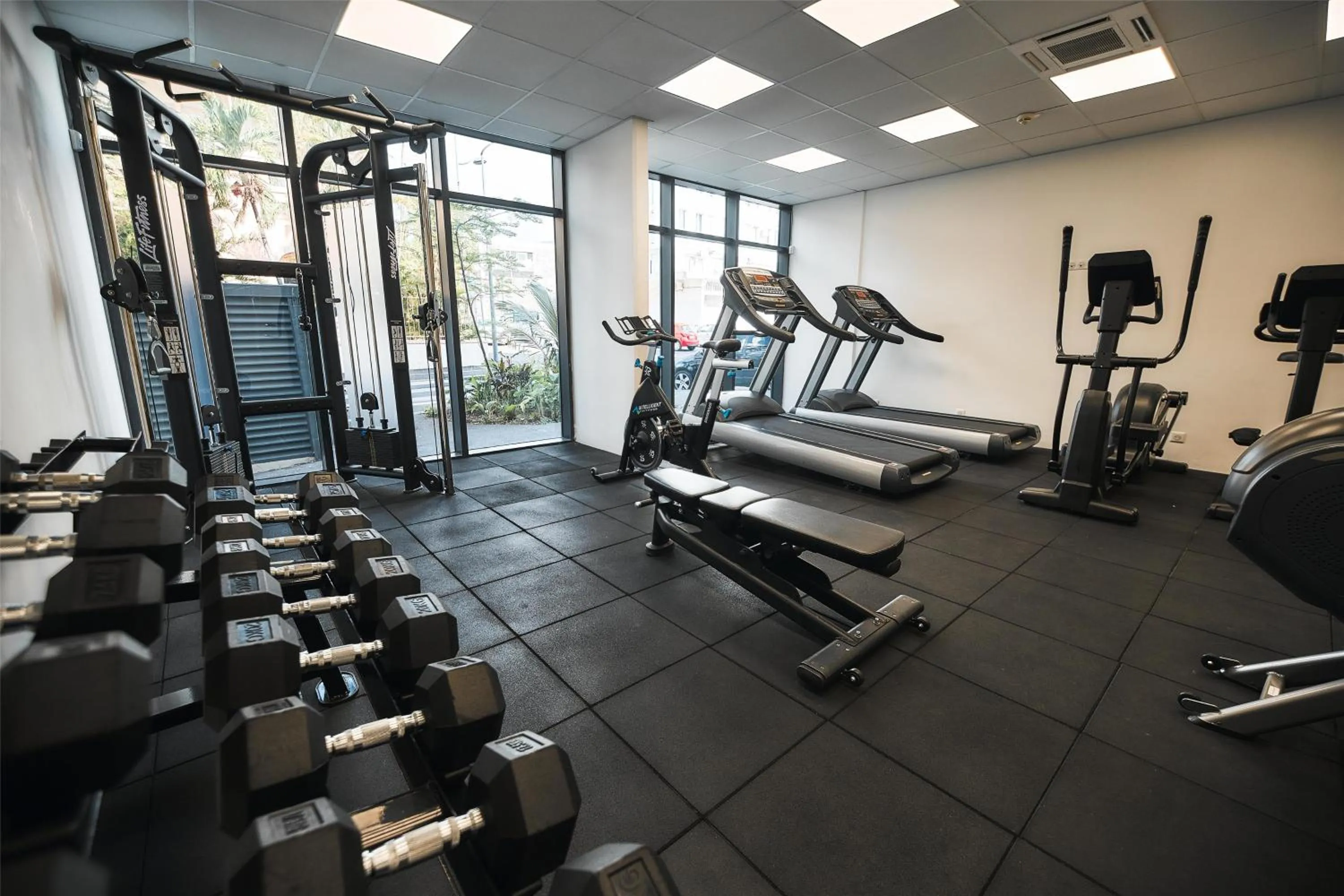 Fitness centre/facilities in Radisson Hotel Saint Denis, La Reunion
