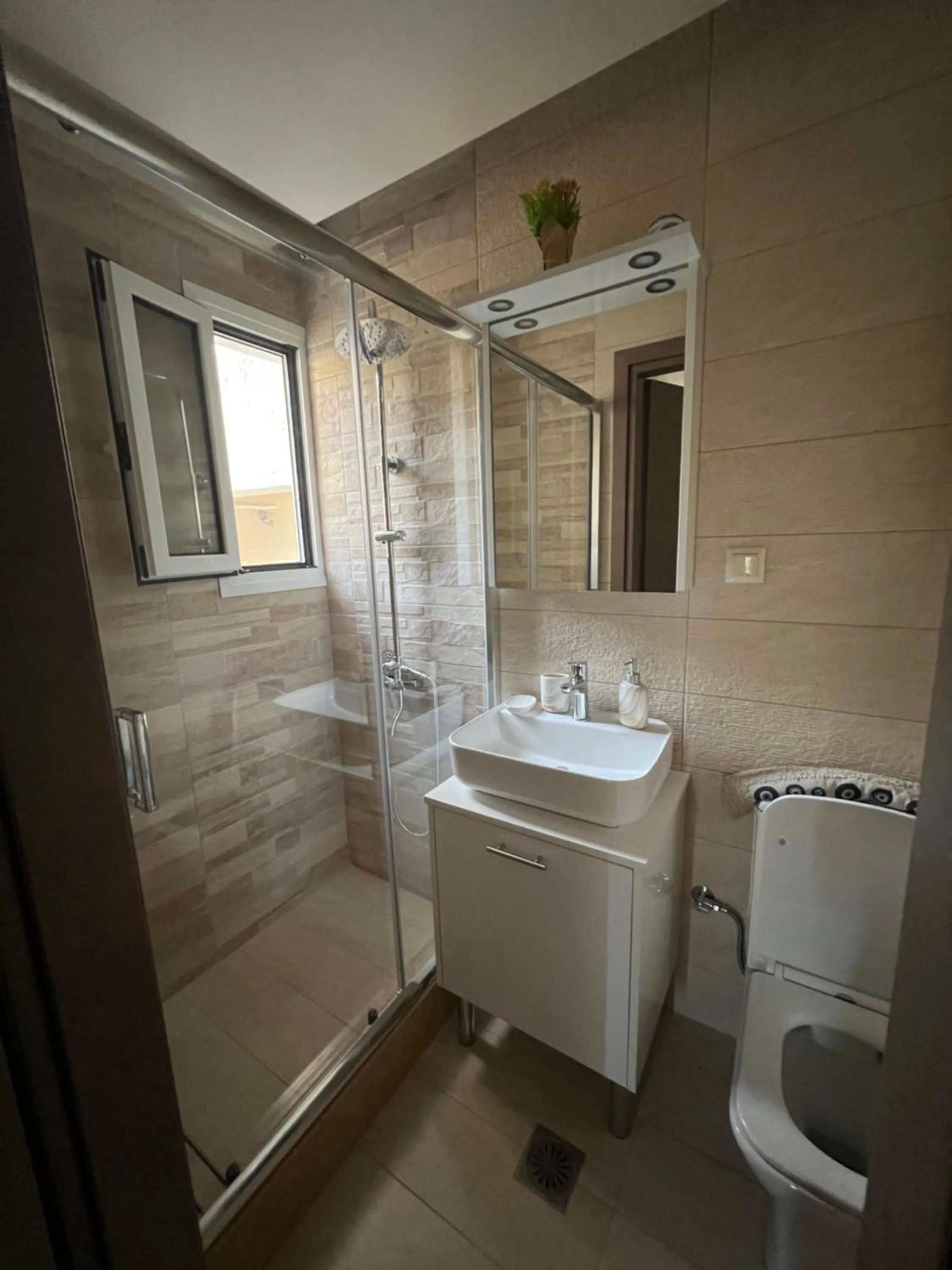 Akrotiri Luxury Suites