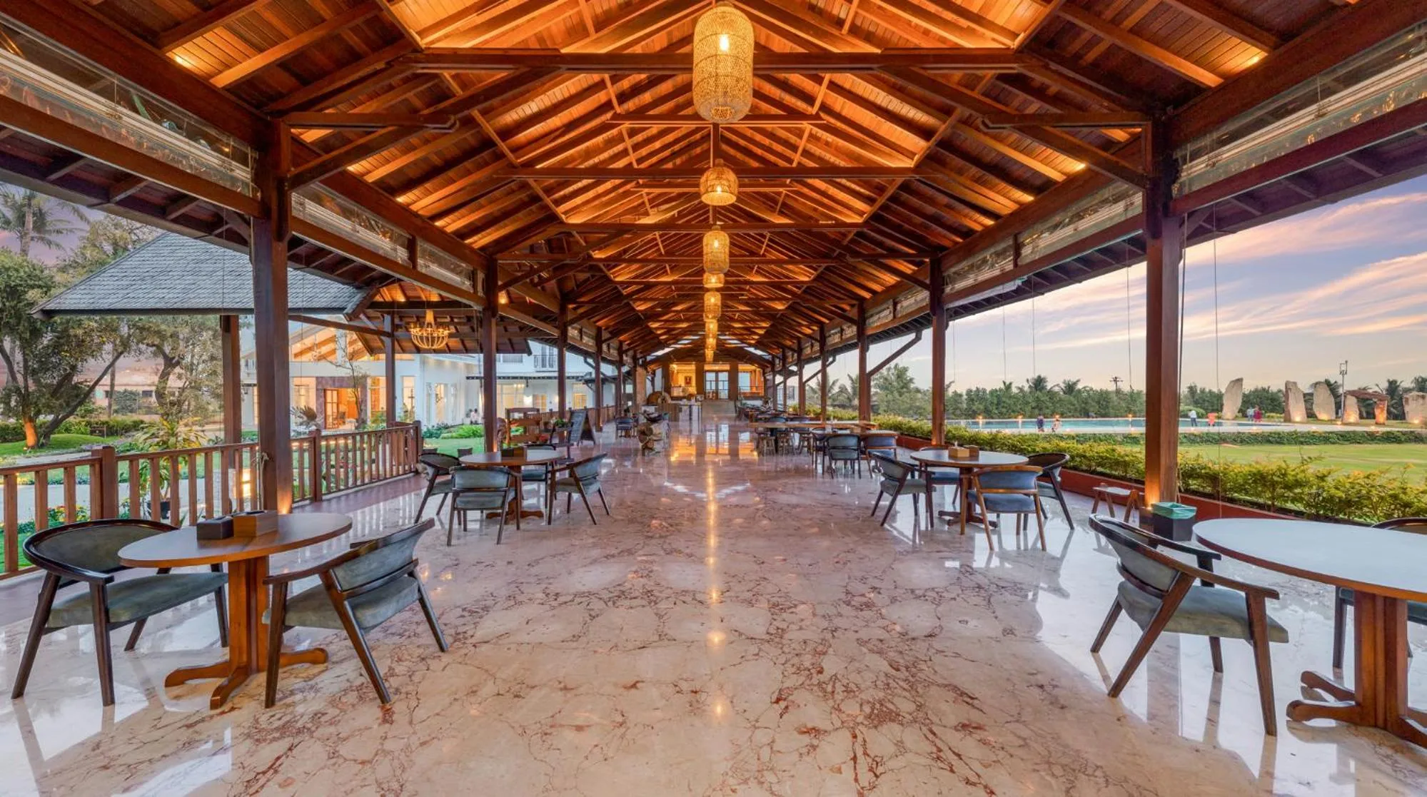 Restaurant/places to eat in Highland Club with Swimming Pool-GYM