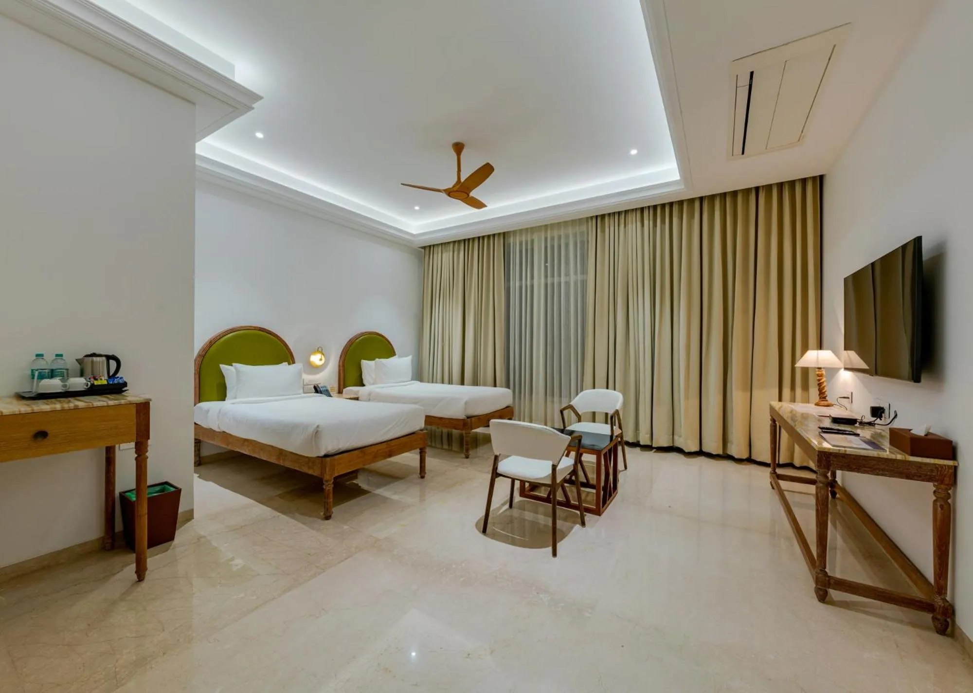 Bedroom, Bed in Highland Club with Swimming Pool-GYM