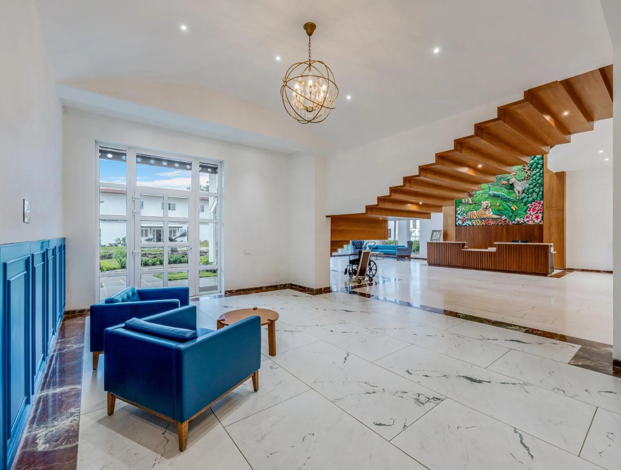 Living room in Highland Club with Swimming Pool-GYM