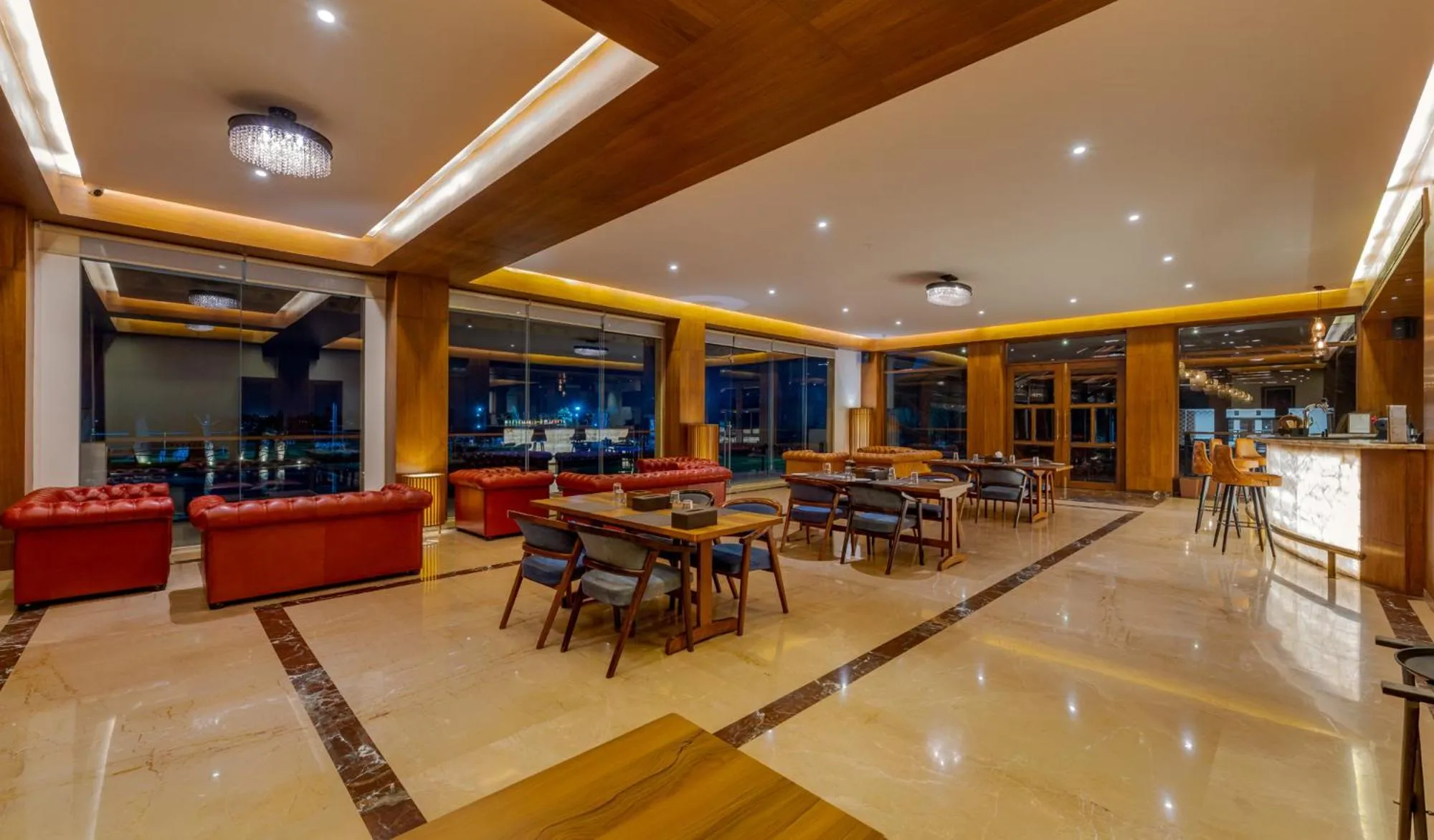 Restaurant/places to eat in Highland Club with Swimming Pool-GYM