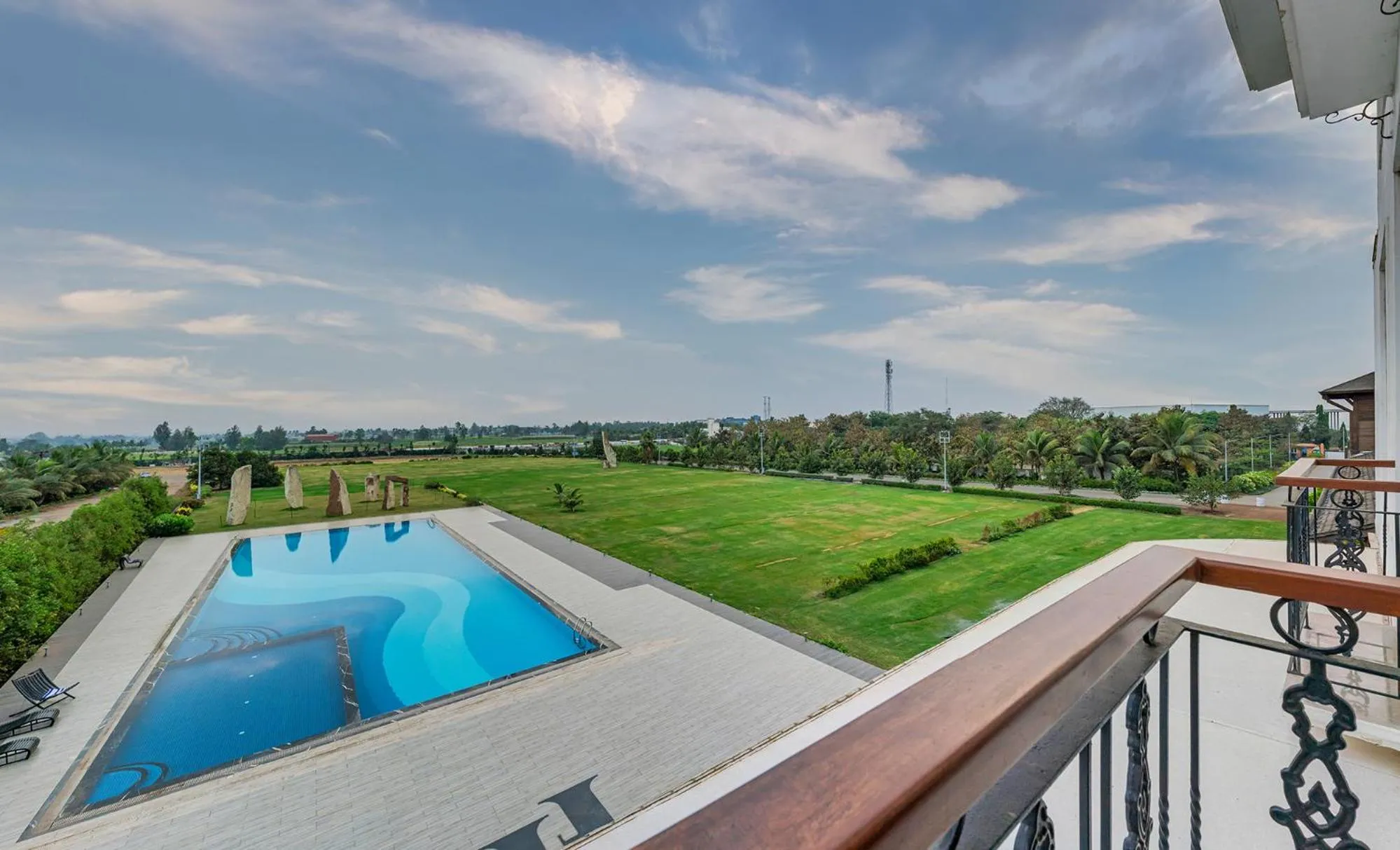 Swimming pool in Highland Club with Swimming Pool-GYM