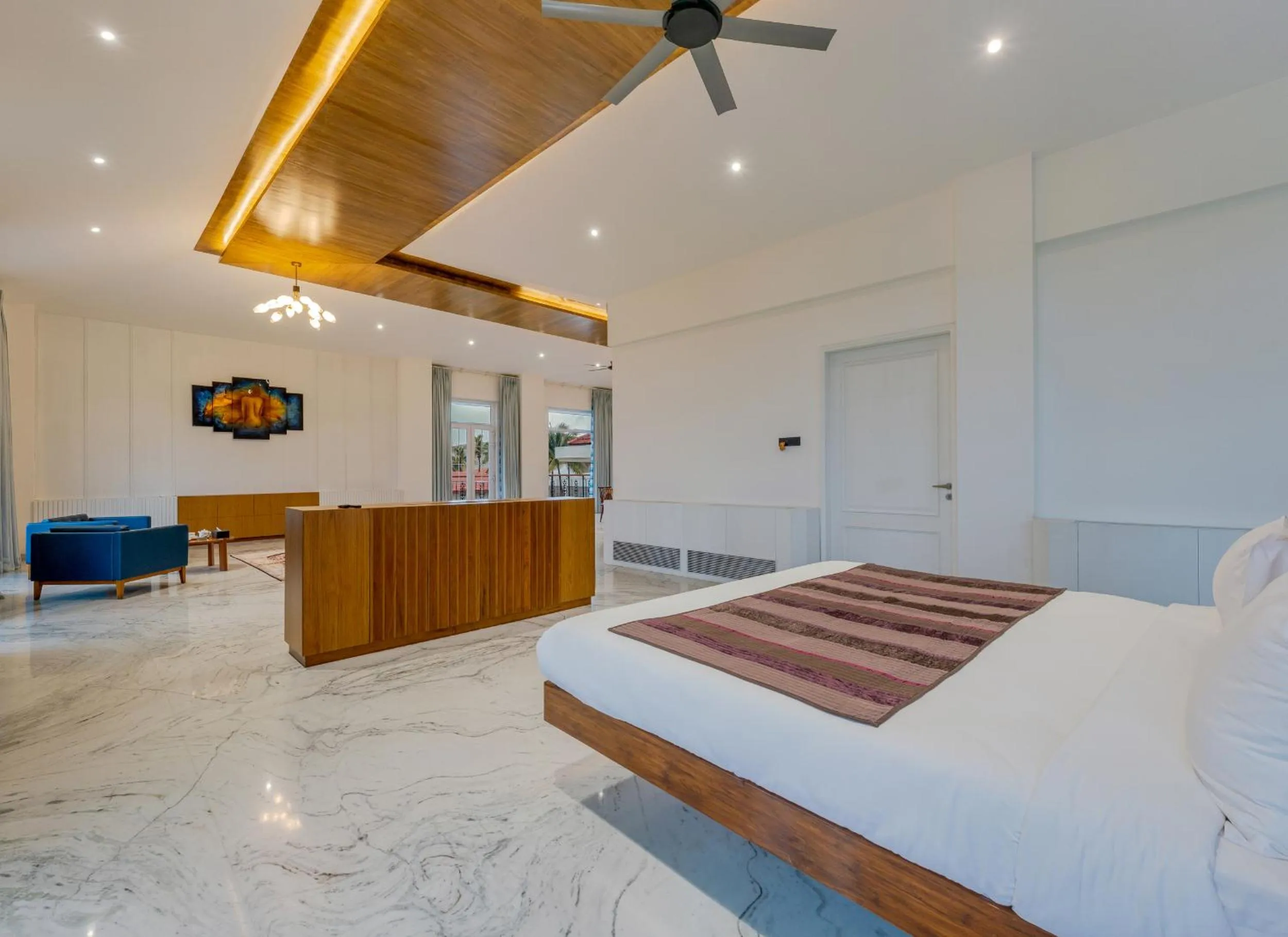 Photo of the whole room, Bed in Highland Club with Swimming Pool-GYM