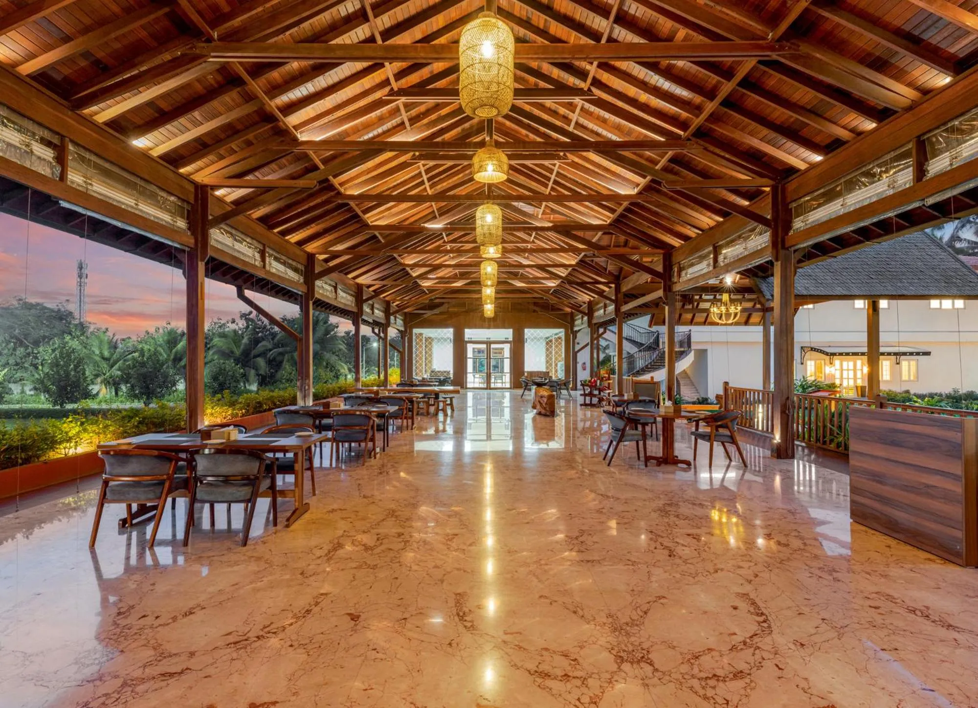 Restaurant/places to eat in Highland Club with Swimming Pool-GYM