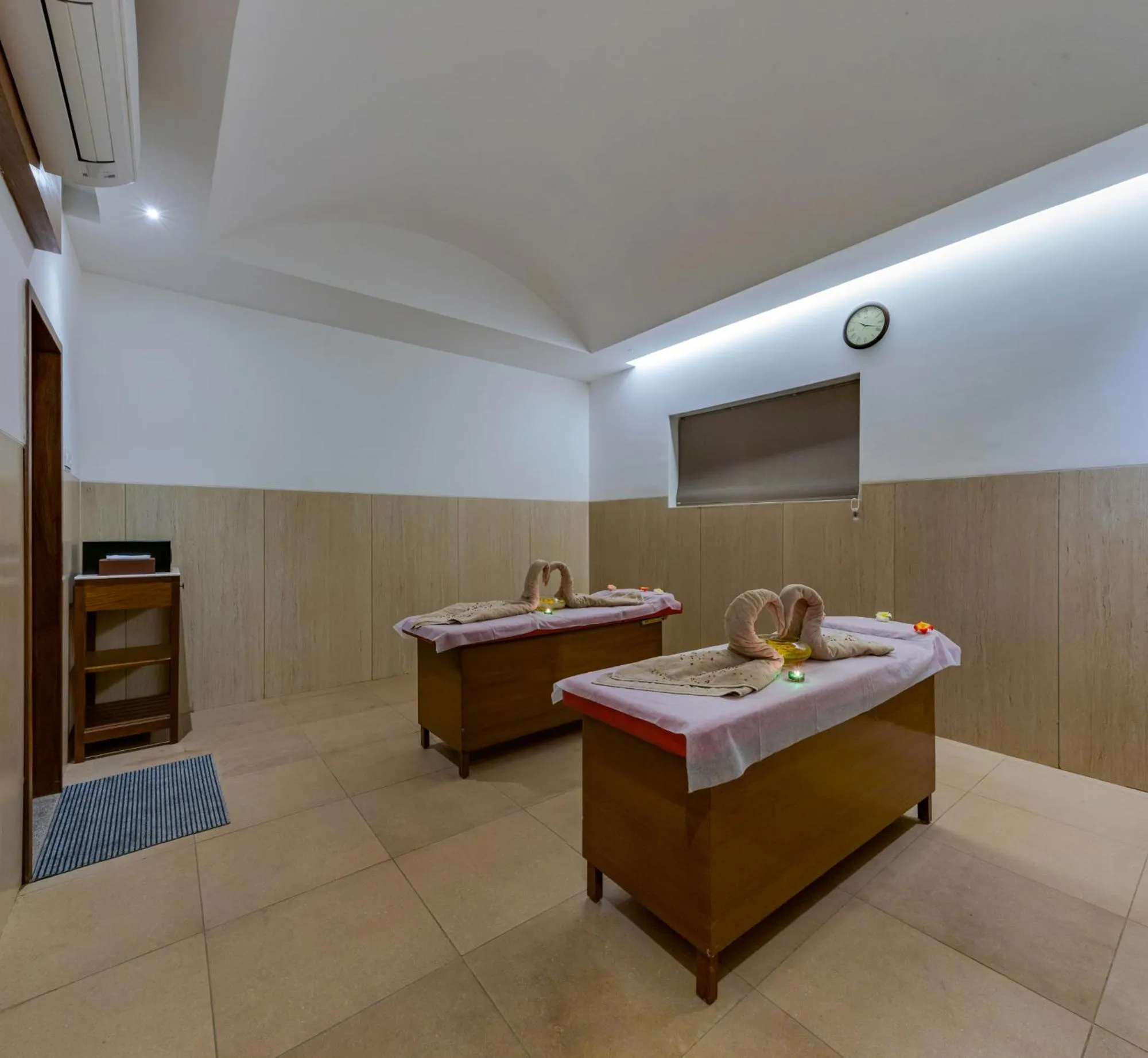 Massage, Bed in Highland Club with Swimming Pool-GYM