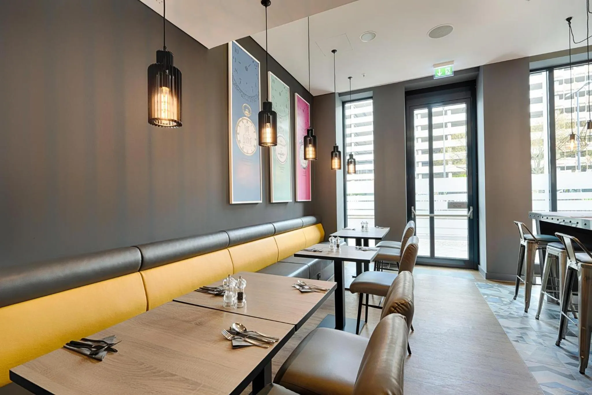 Lounge or bar in Premier Inn Berlin Alexanderplatz