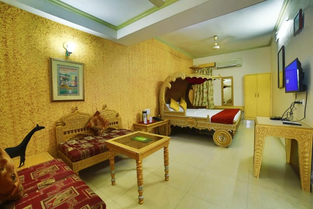 Bed in Hotel Samrat International