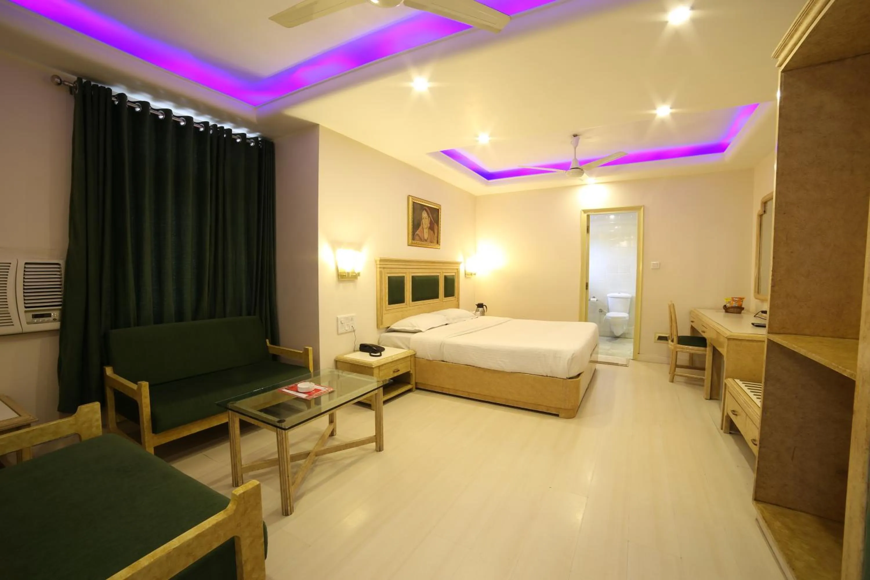 Bed in Hotel Samrat International