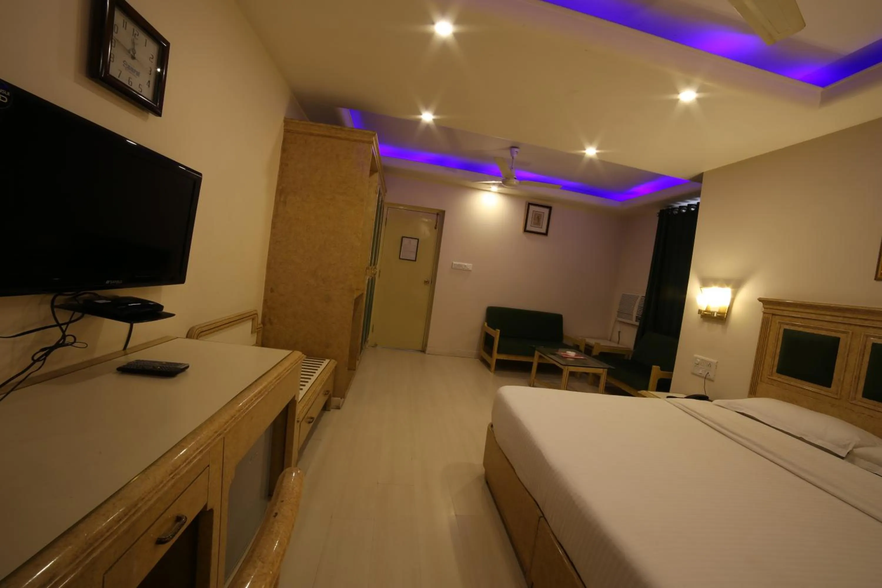 Bedroom in Hotel Samrat International