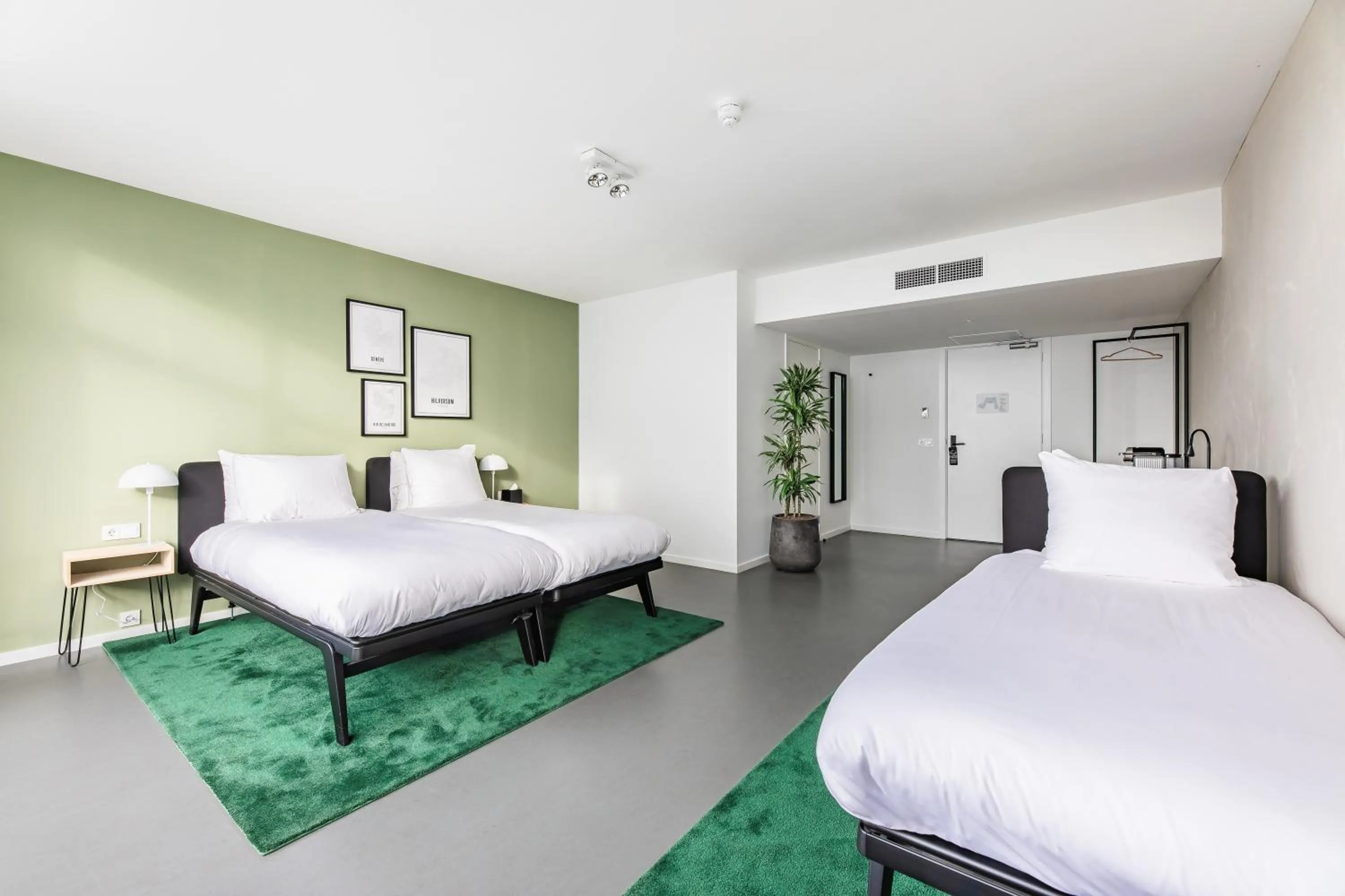Property building, Bed in Gooiland Hotel