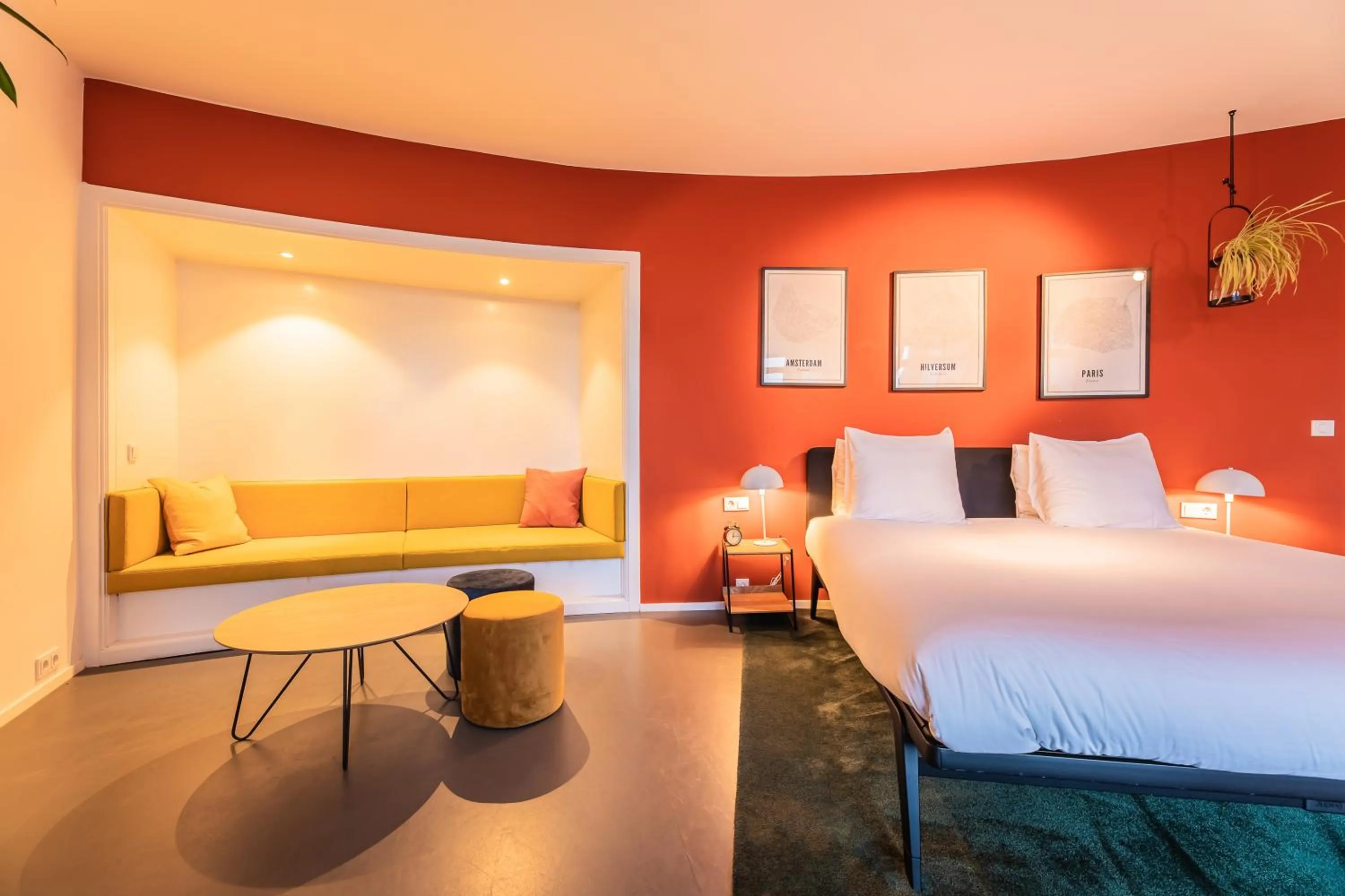 Property building, Bed in Gooiland Hotel