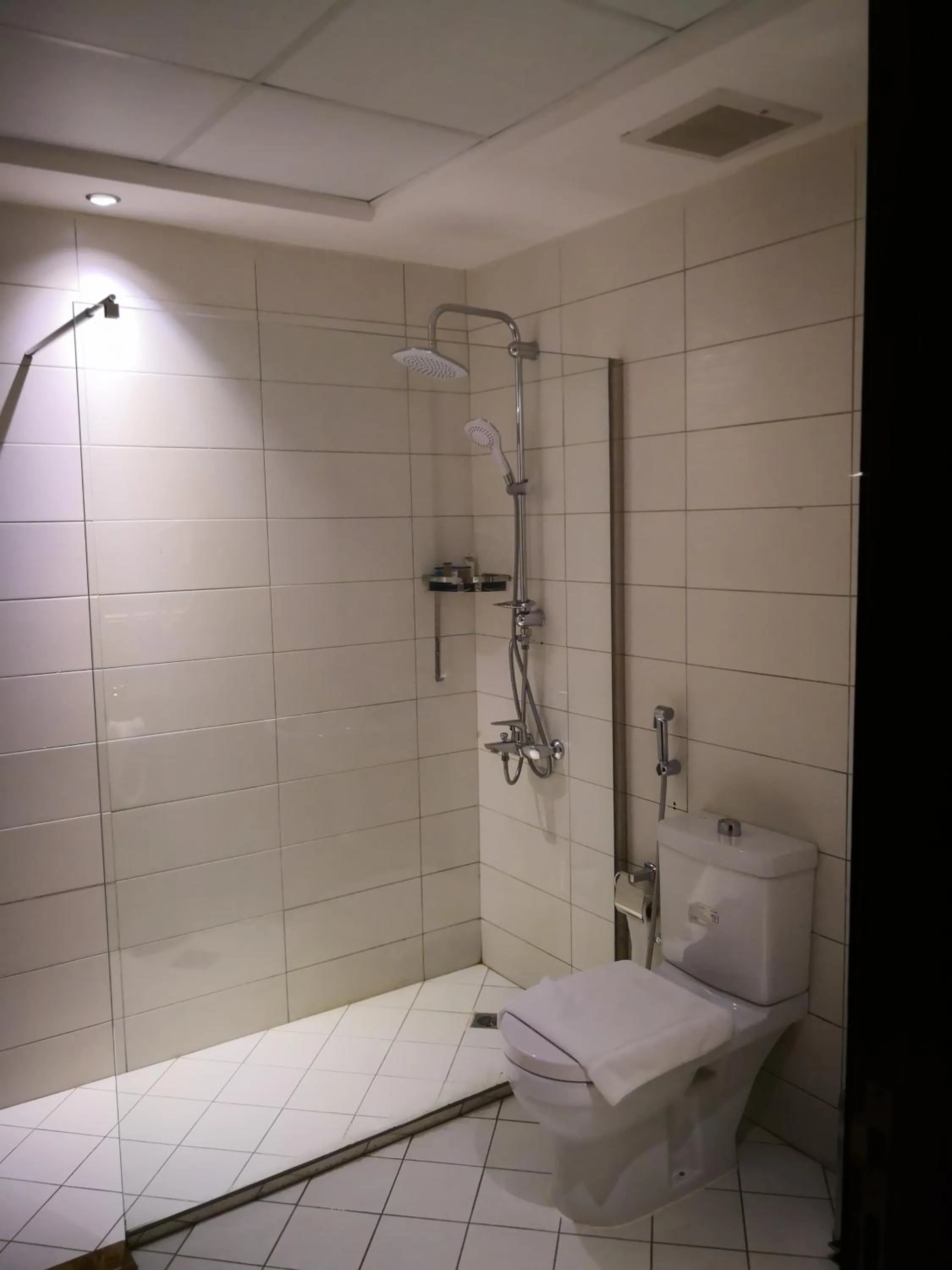 Shower in Ocean View Al Zahra