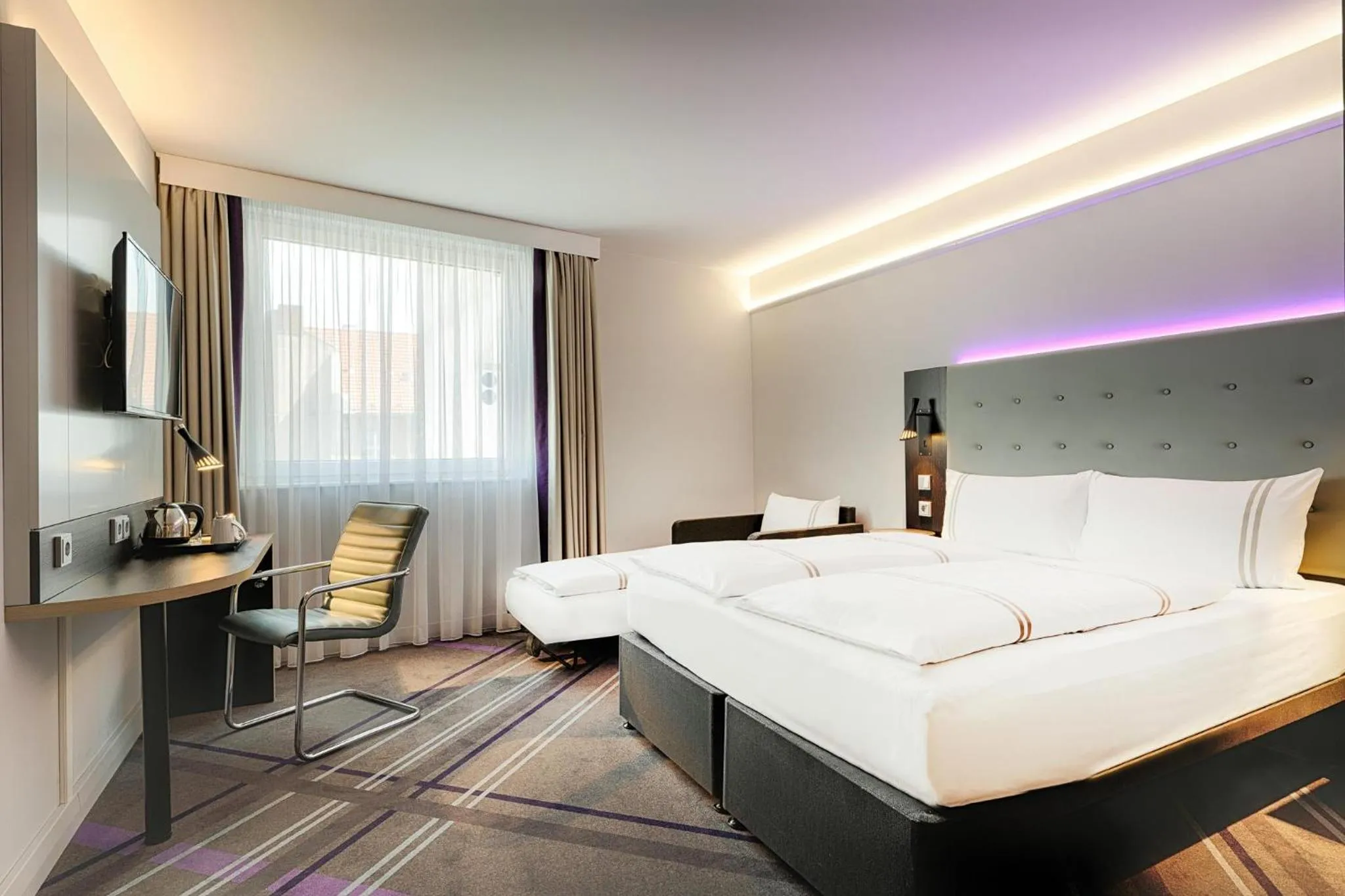 Bedroom, Bed in Premier Inn Berlin City Centre