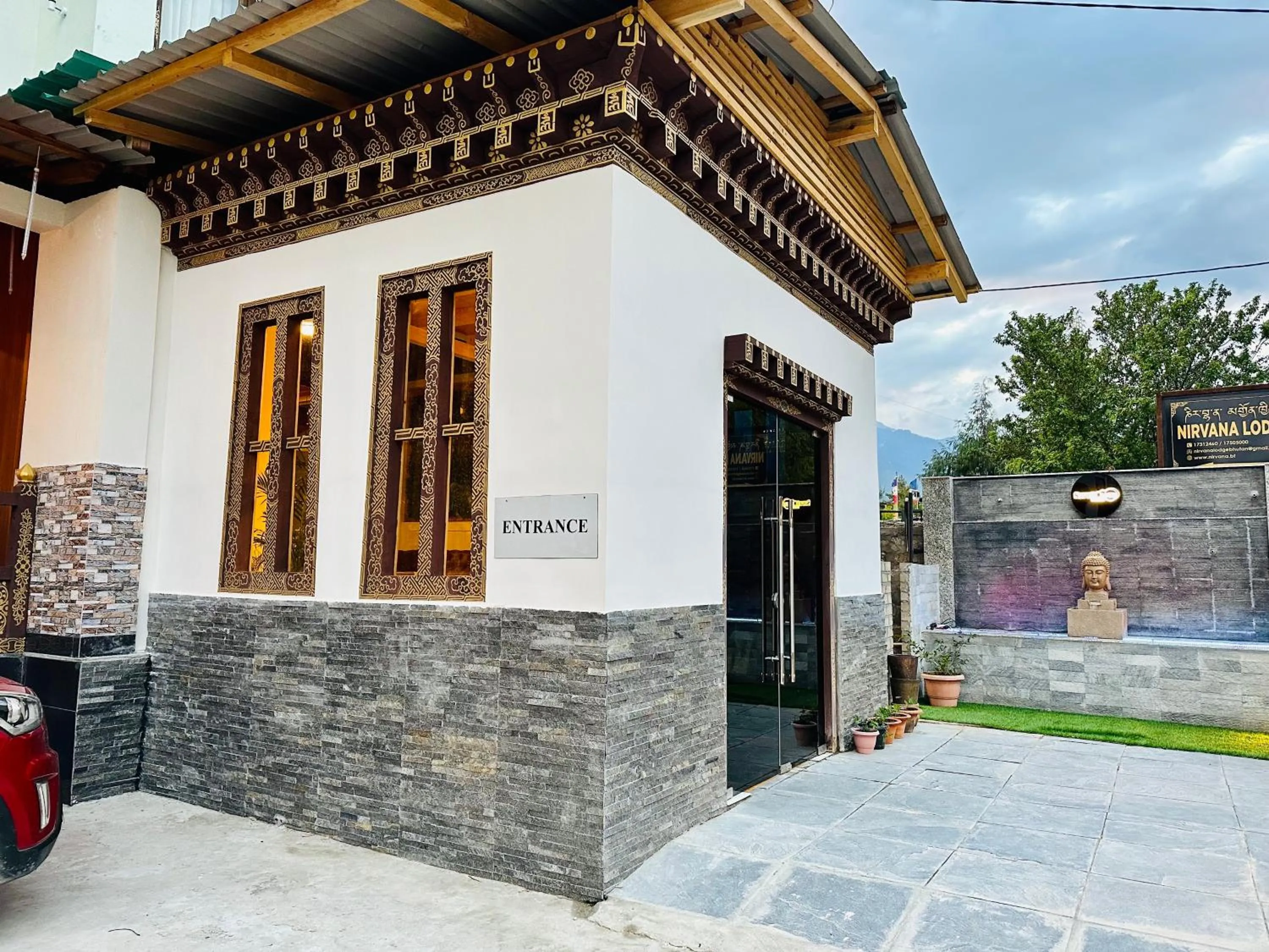 Facade/entrance in Silver Cloud Hotel