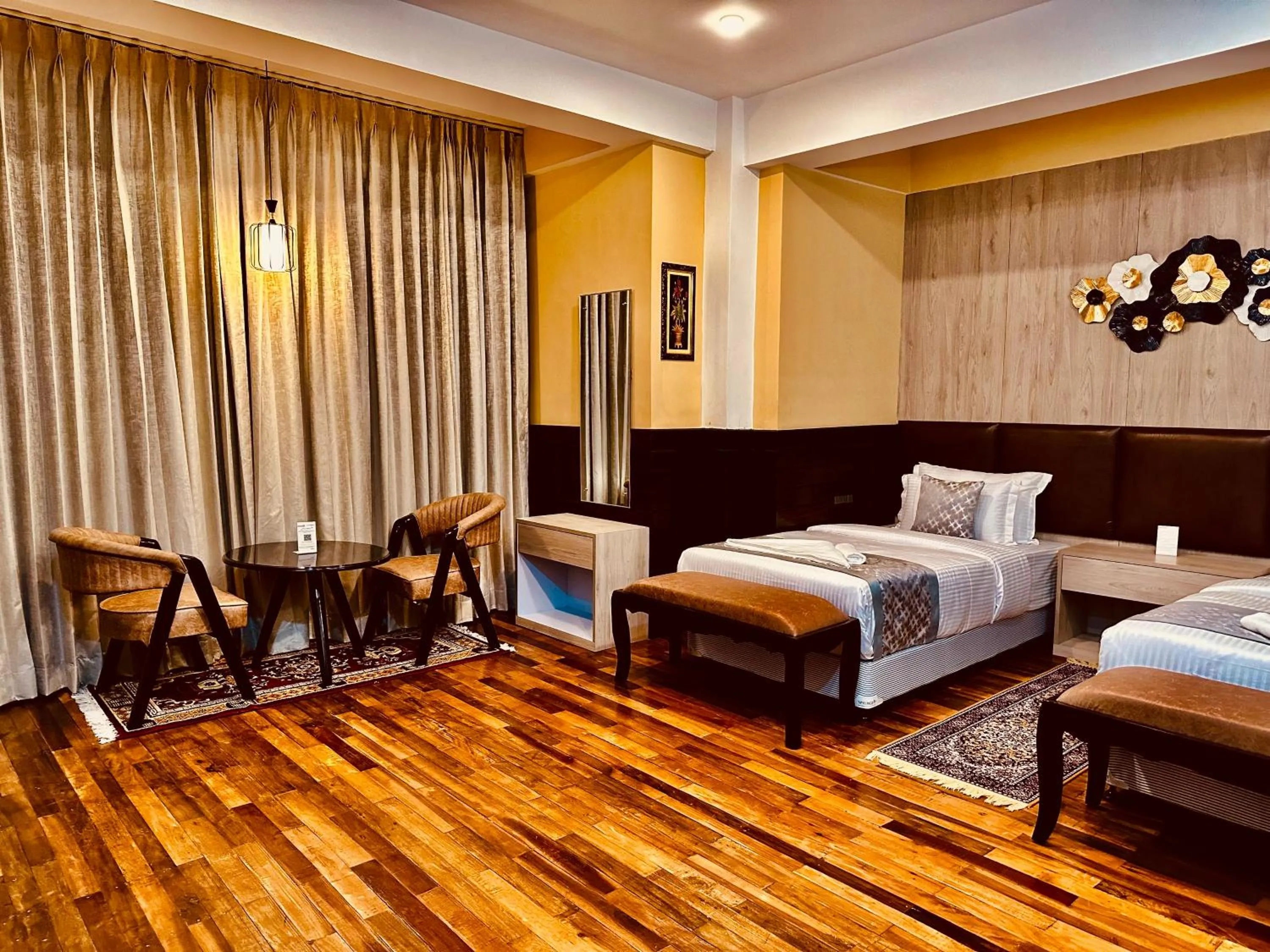 Bedroom, Bed in Silver Cloud Hotel