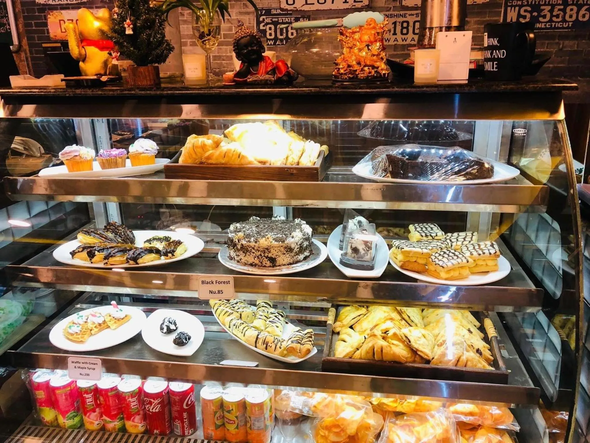 Restaurant/places to eat in Silver Cloud Hotel