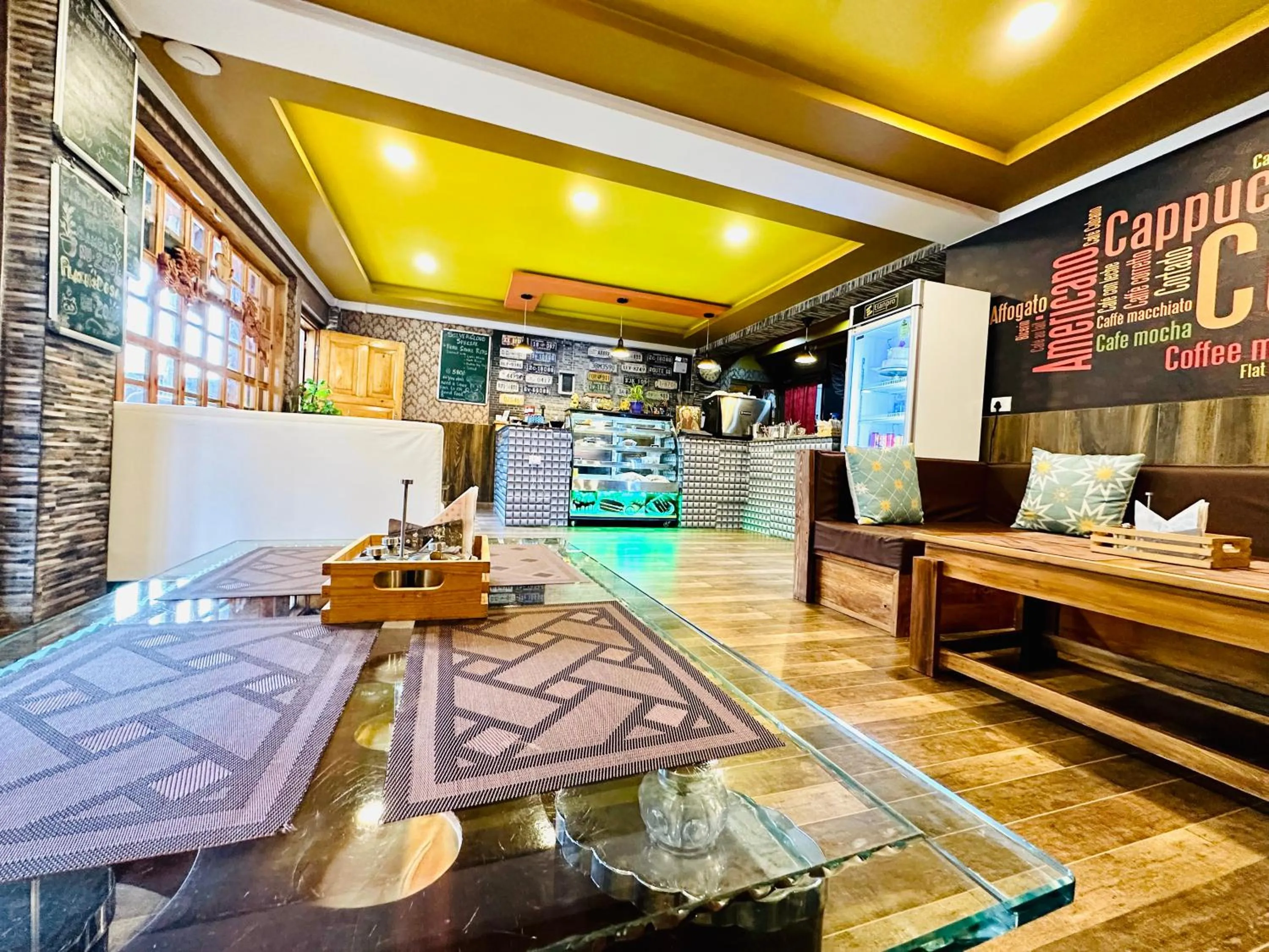 Restaurant/places to eat in Silver Cloud Hotel