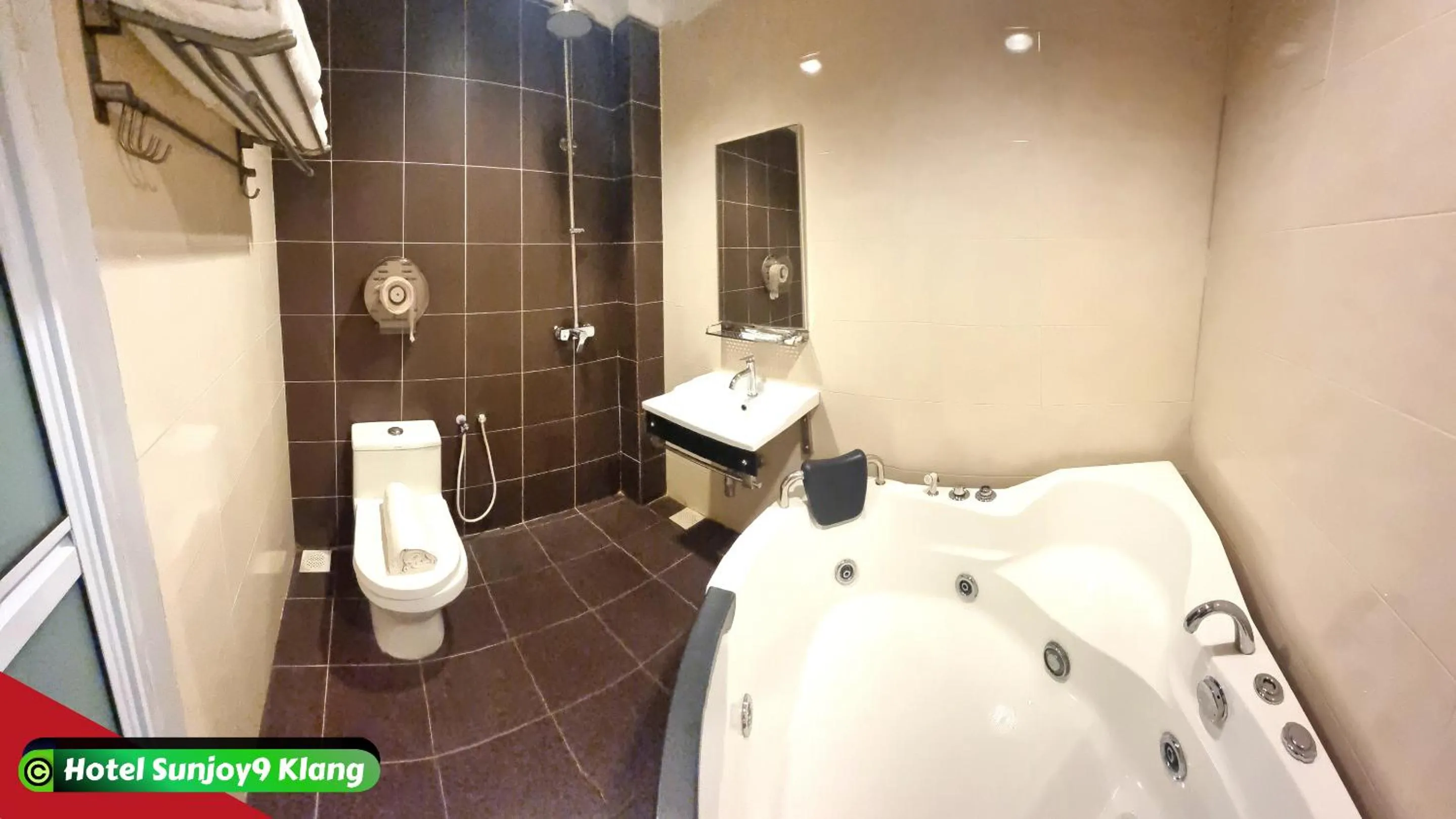 Shower in Hotel Sunjoy9 Klang