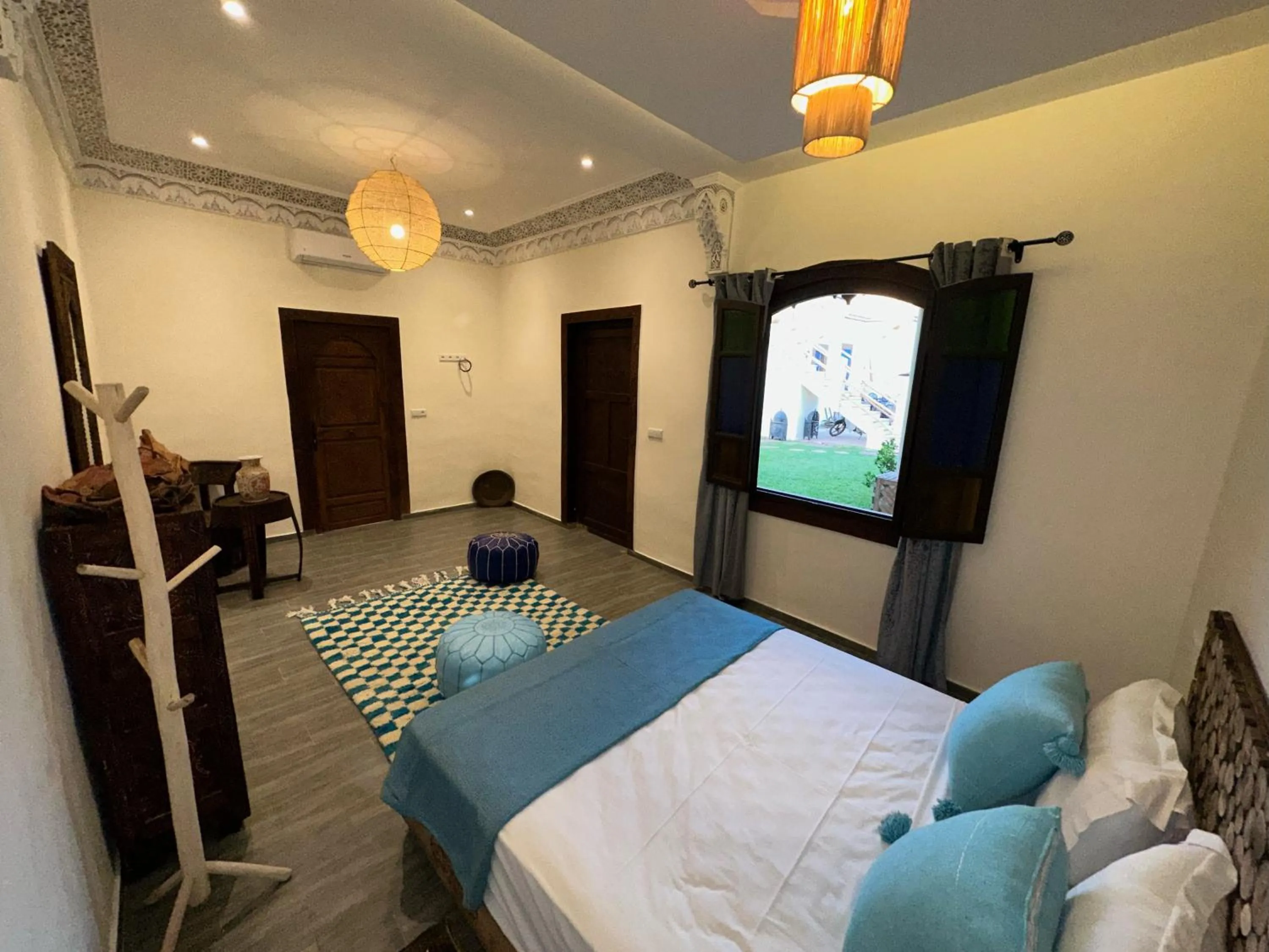 Communal lounge/ TV room, Bed in Oasis Merasi Marrakech