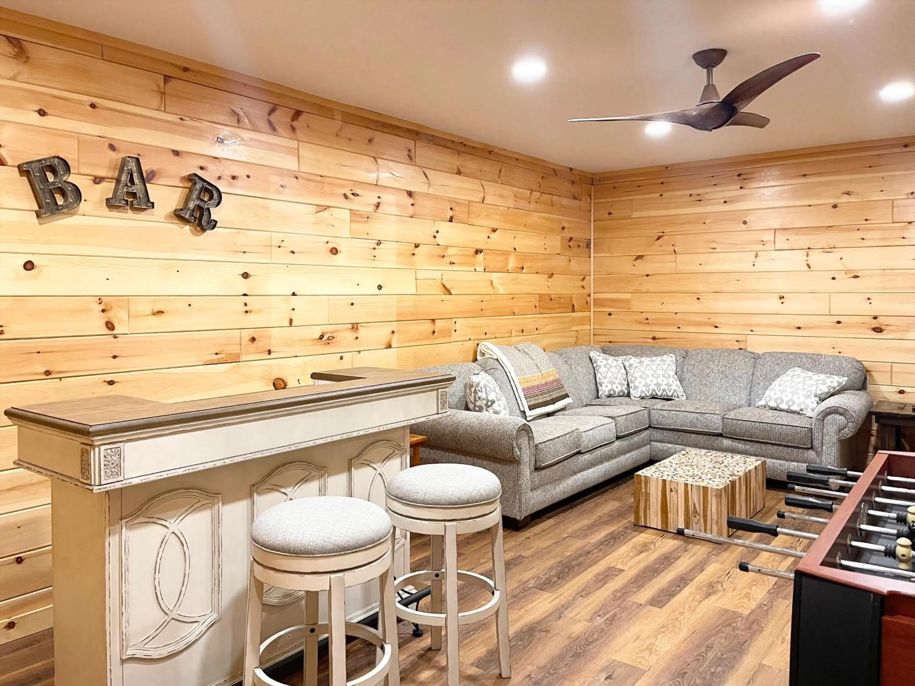 Lounge or bar in Adirondack Mountain Cabin with Hot Tub, Near Whiteface, Lake Placid, Fire Pit, Game Rm