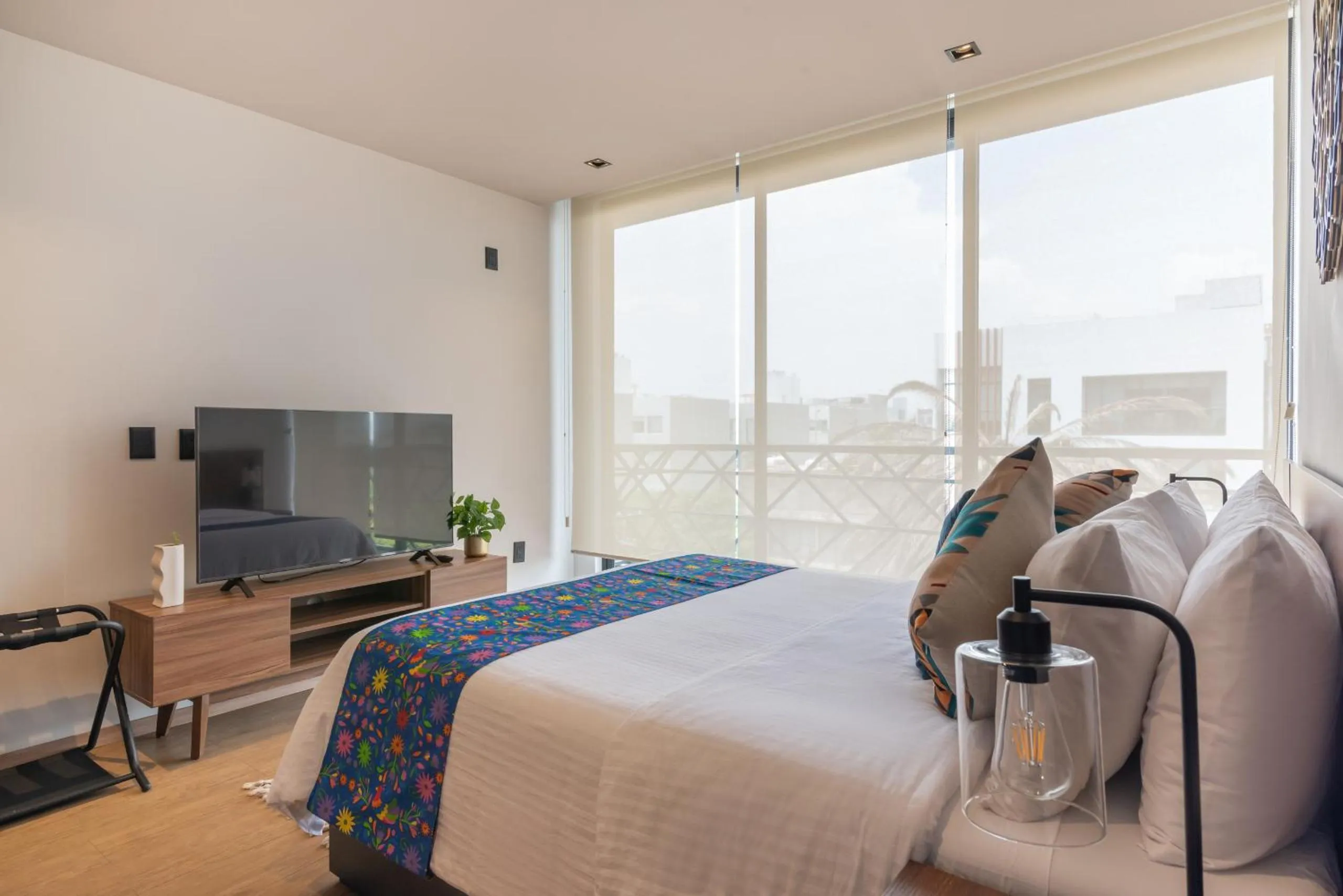 Photo of the whole room, Bed in Be Local