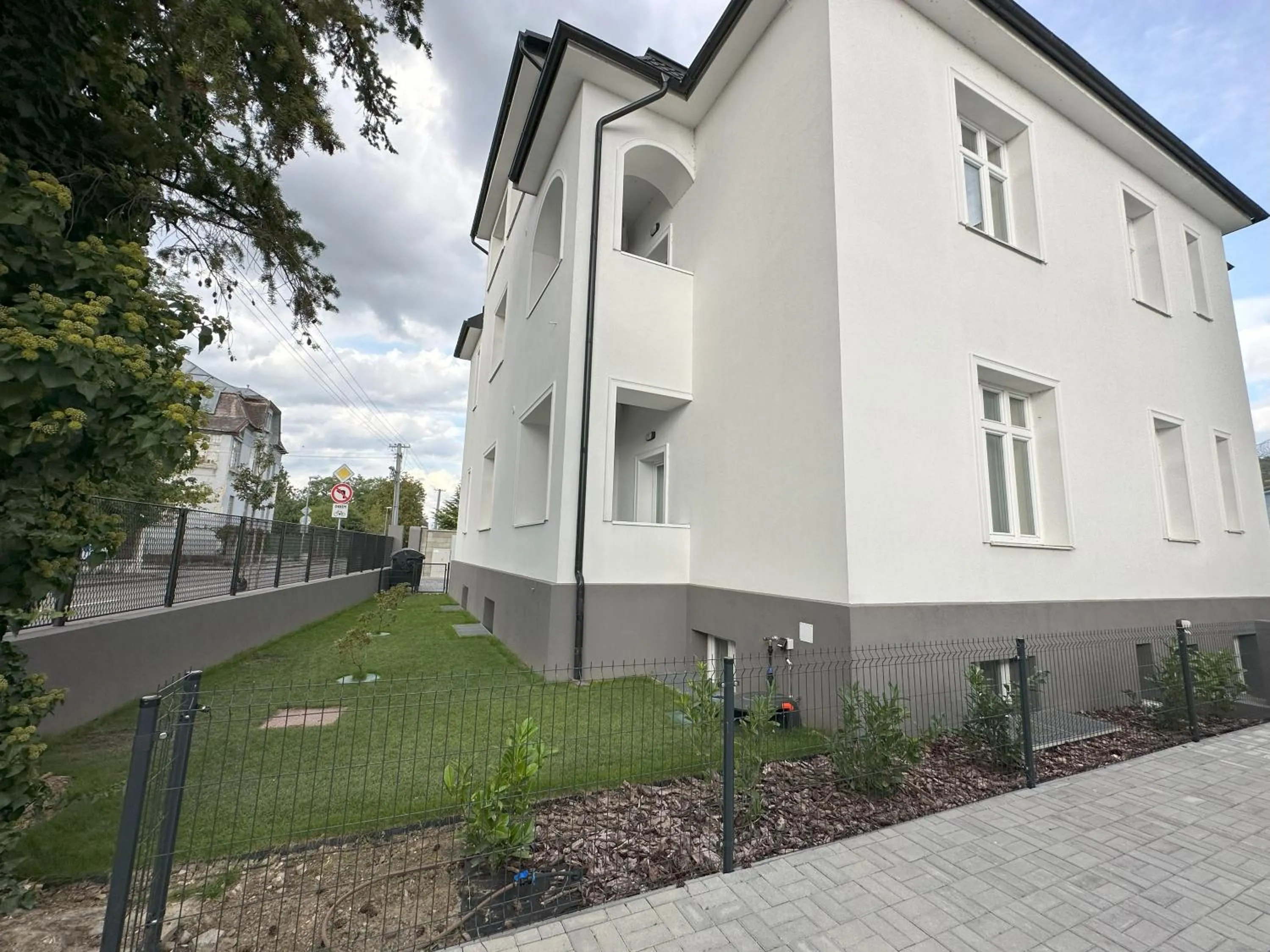 Property building in DOHNANYI Villa by CHORS