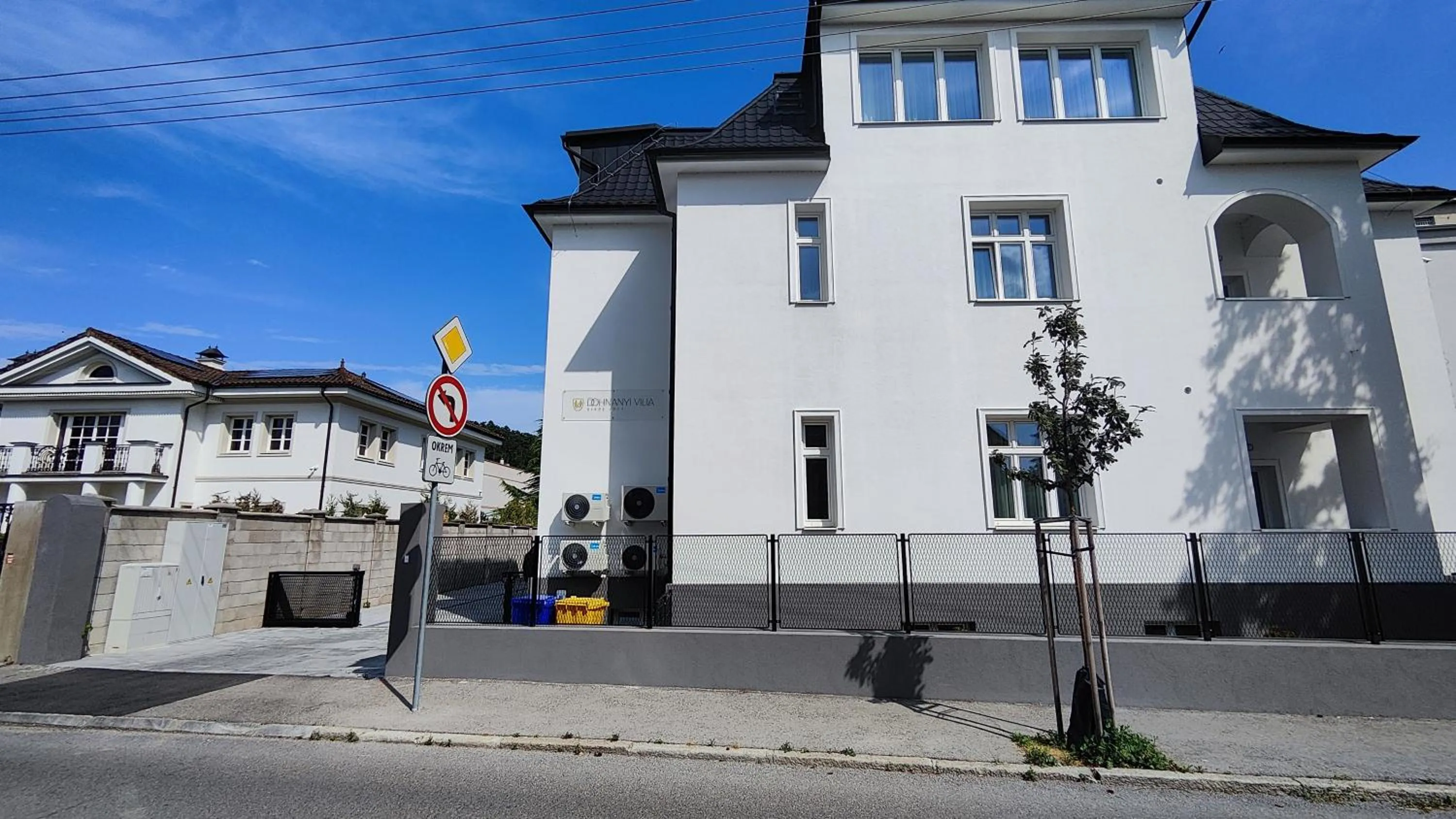 Property building in DOHNANYI Villa by CHORS