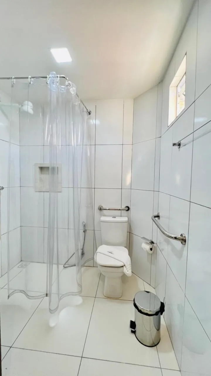 Shower in Hotel Pousada Kairos Manaira