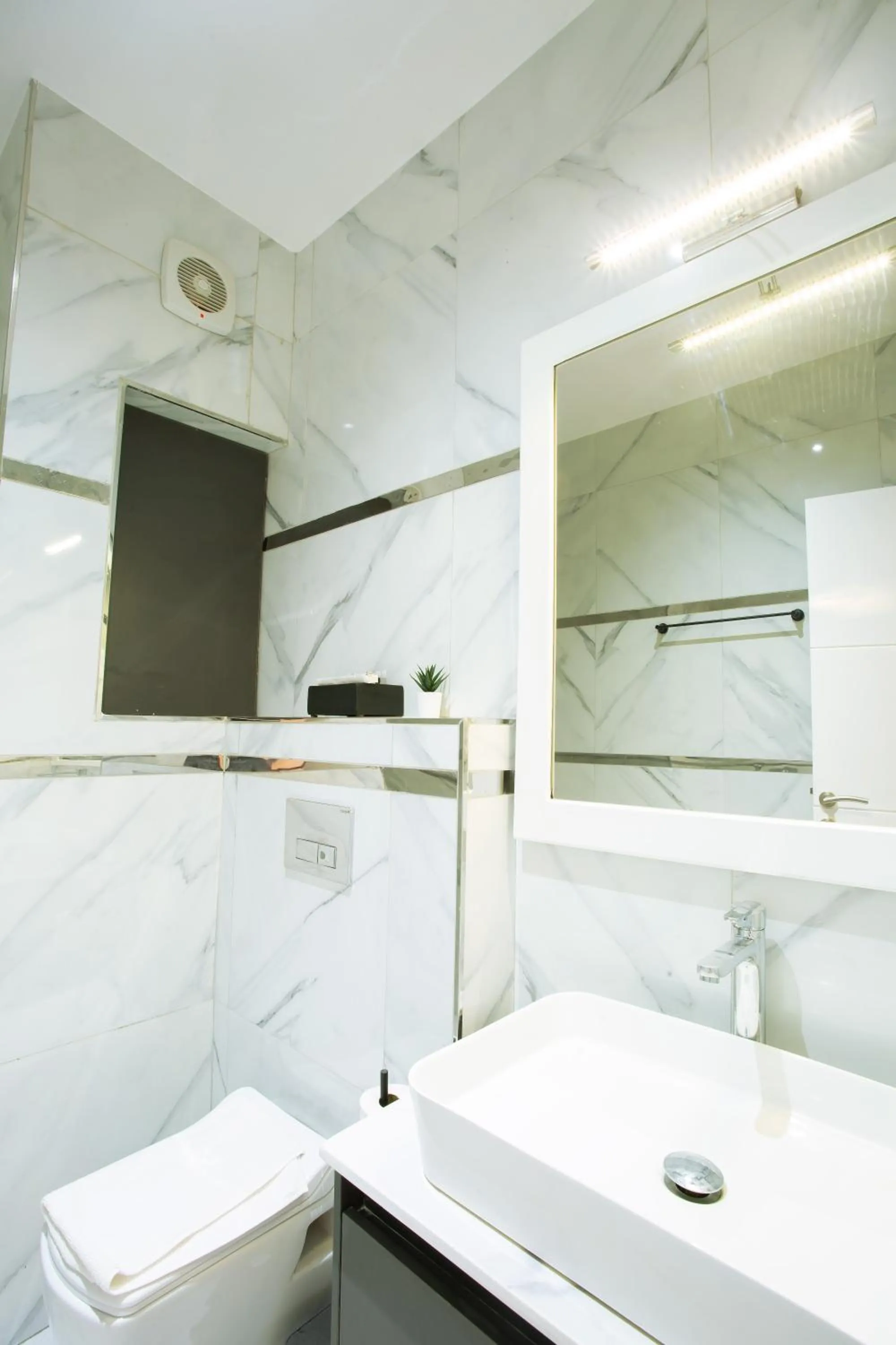 DE MANCHY HOTELS & SUITES