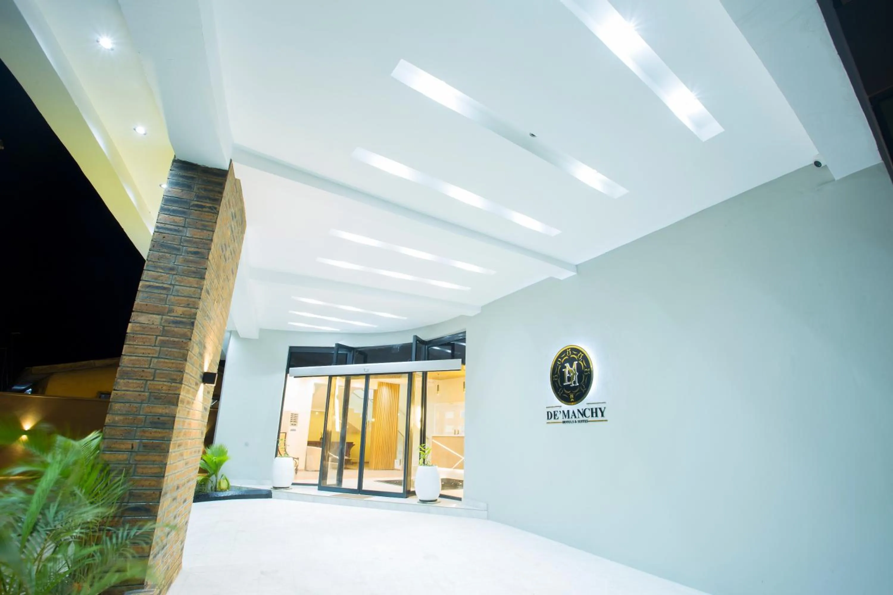 DE MANCHY HOTELS & SUITES