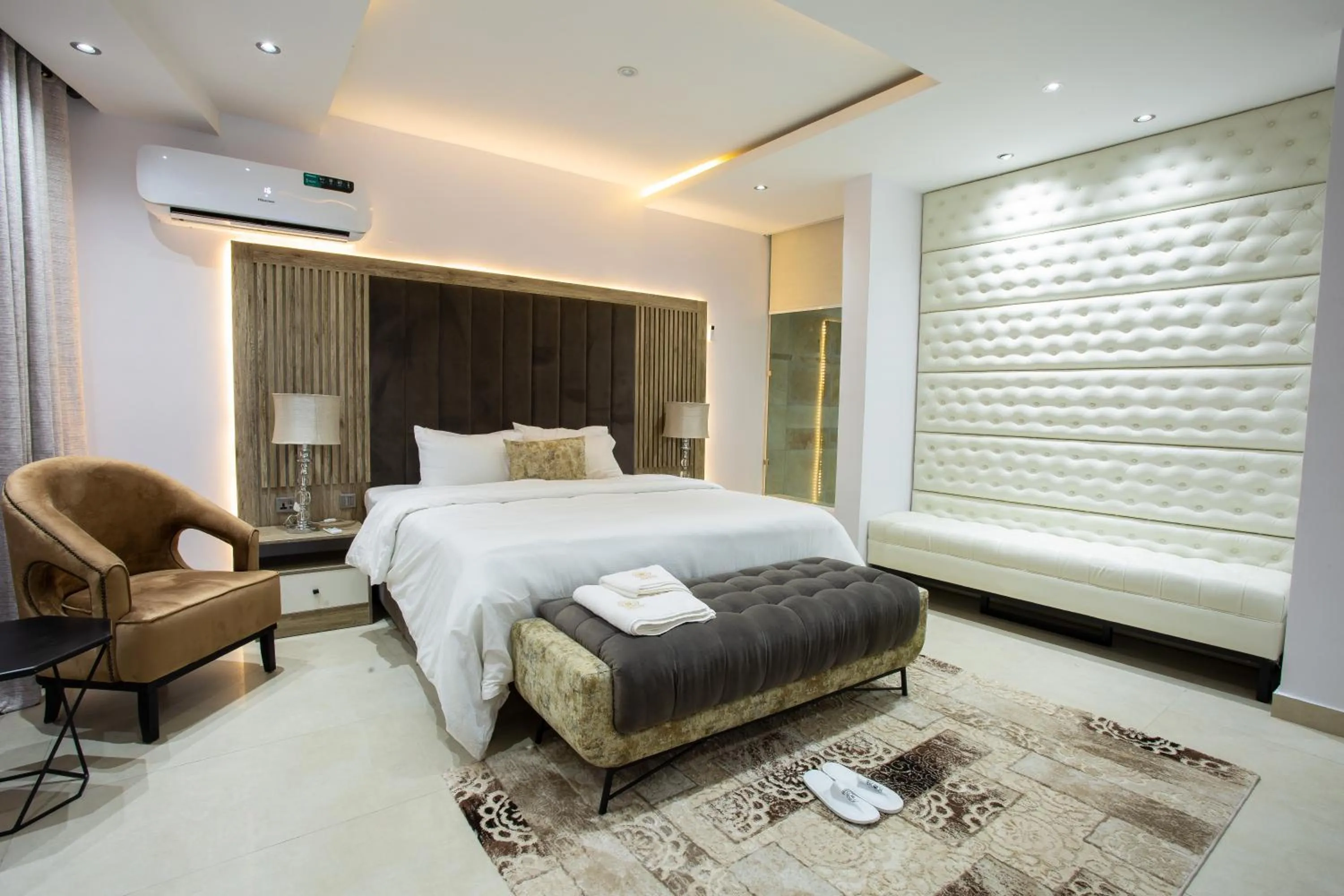 DE MANCHY HOTELS & SUITES