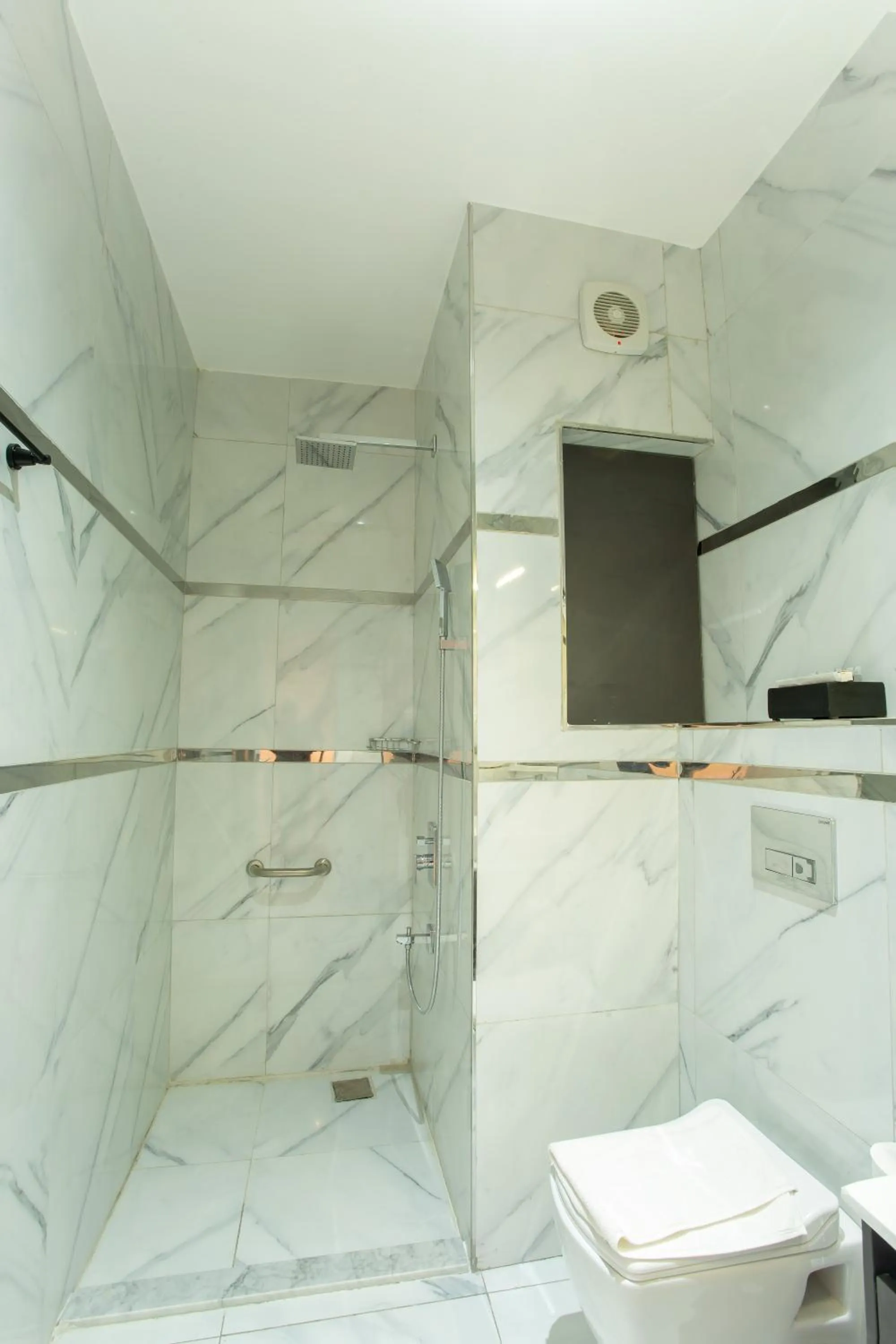 DE MANCHY HOTELS & SUITES