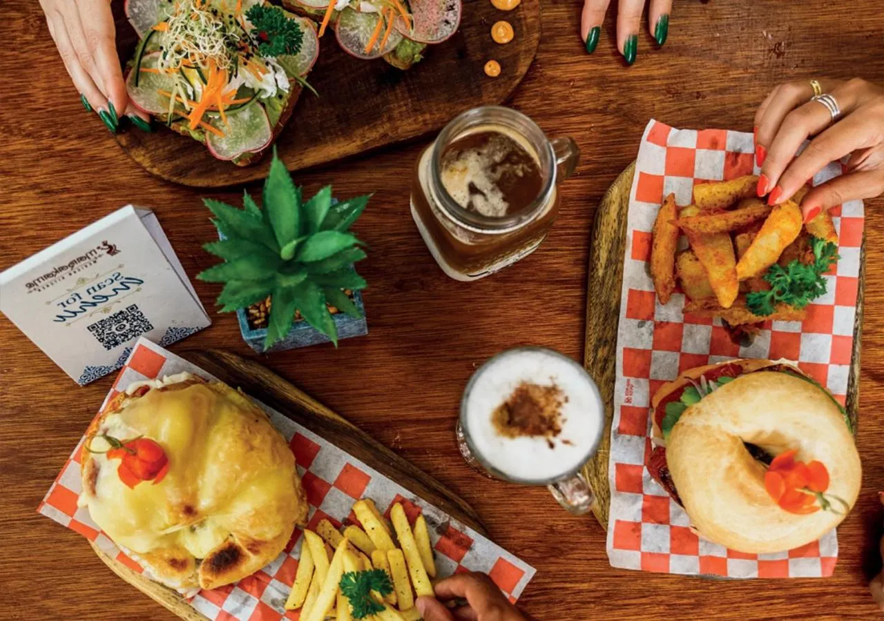 Restaurant/places to eat in Enigmatic Beach Hotel