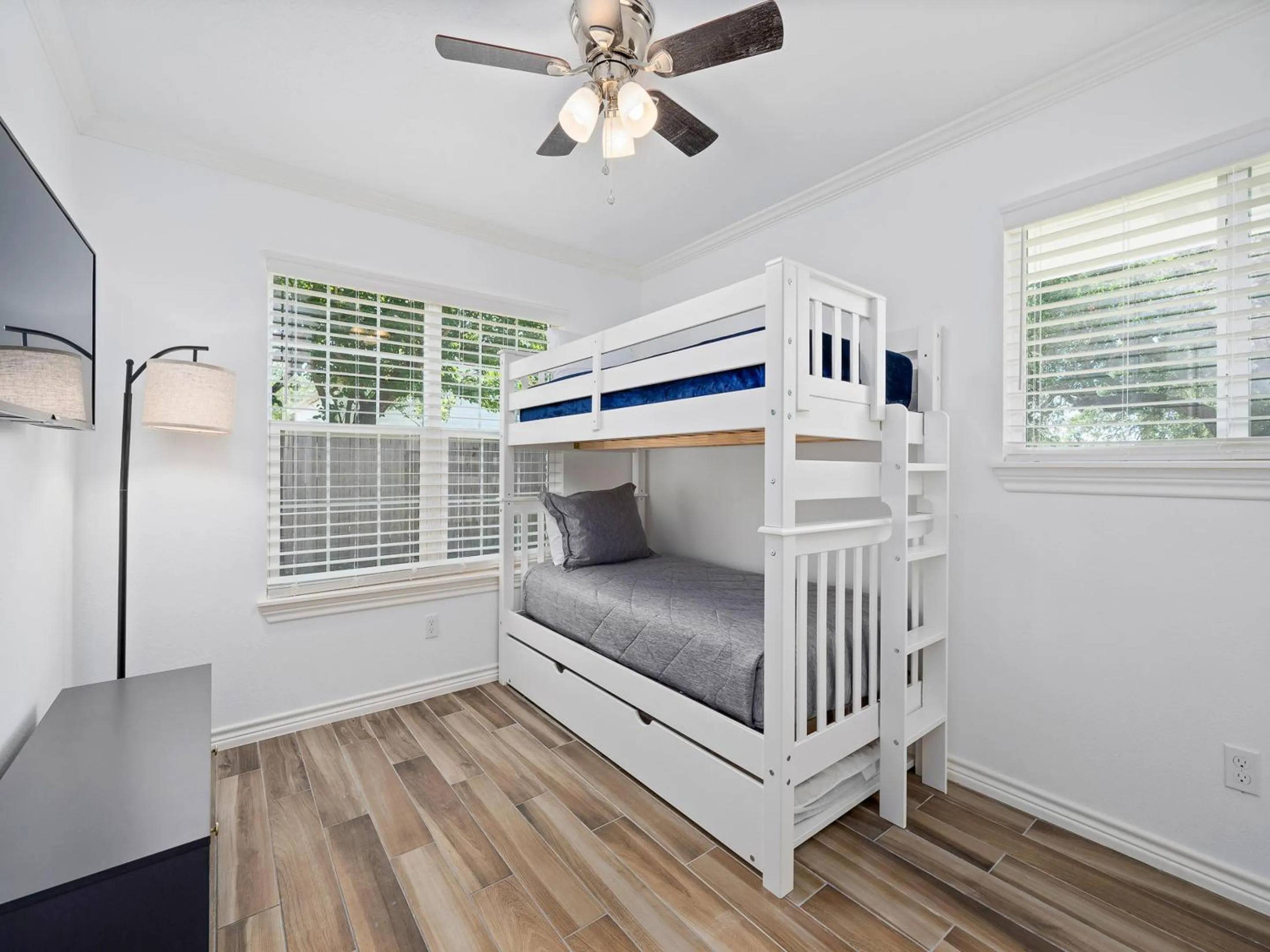 Property building, Bed in Reel Blessing